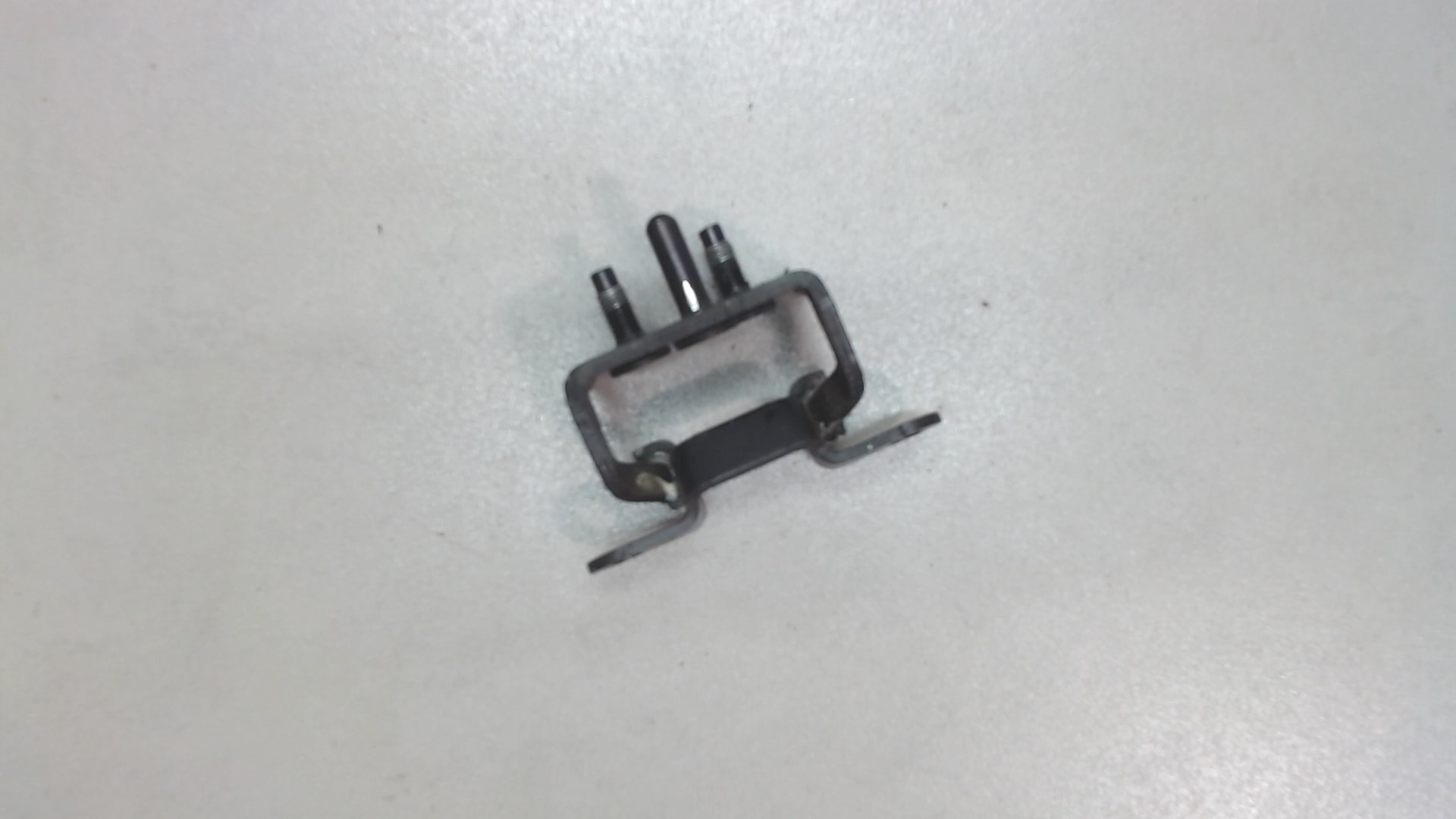 Петля крышки багажника