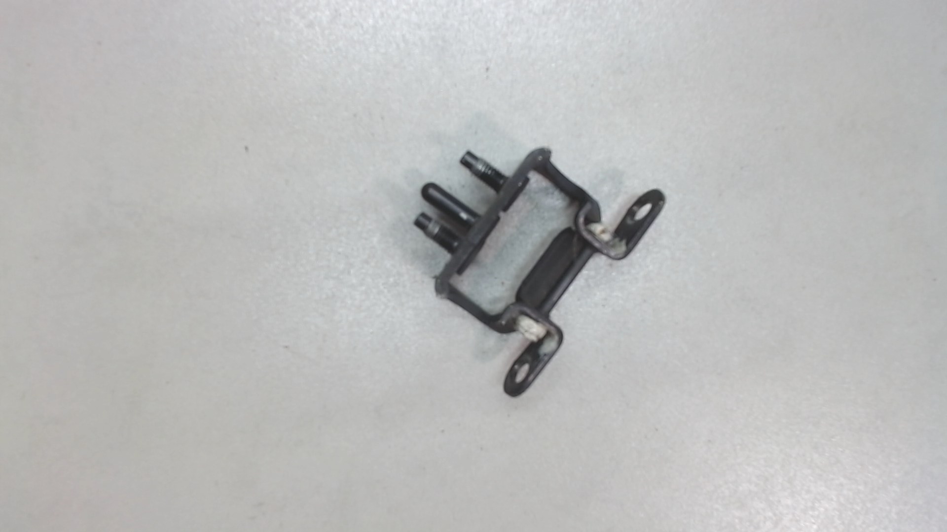 Петля крышки багажника