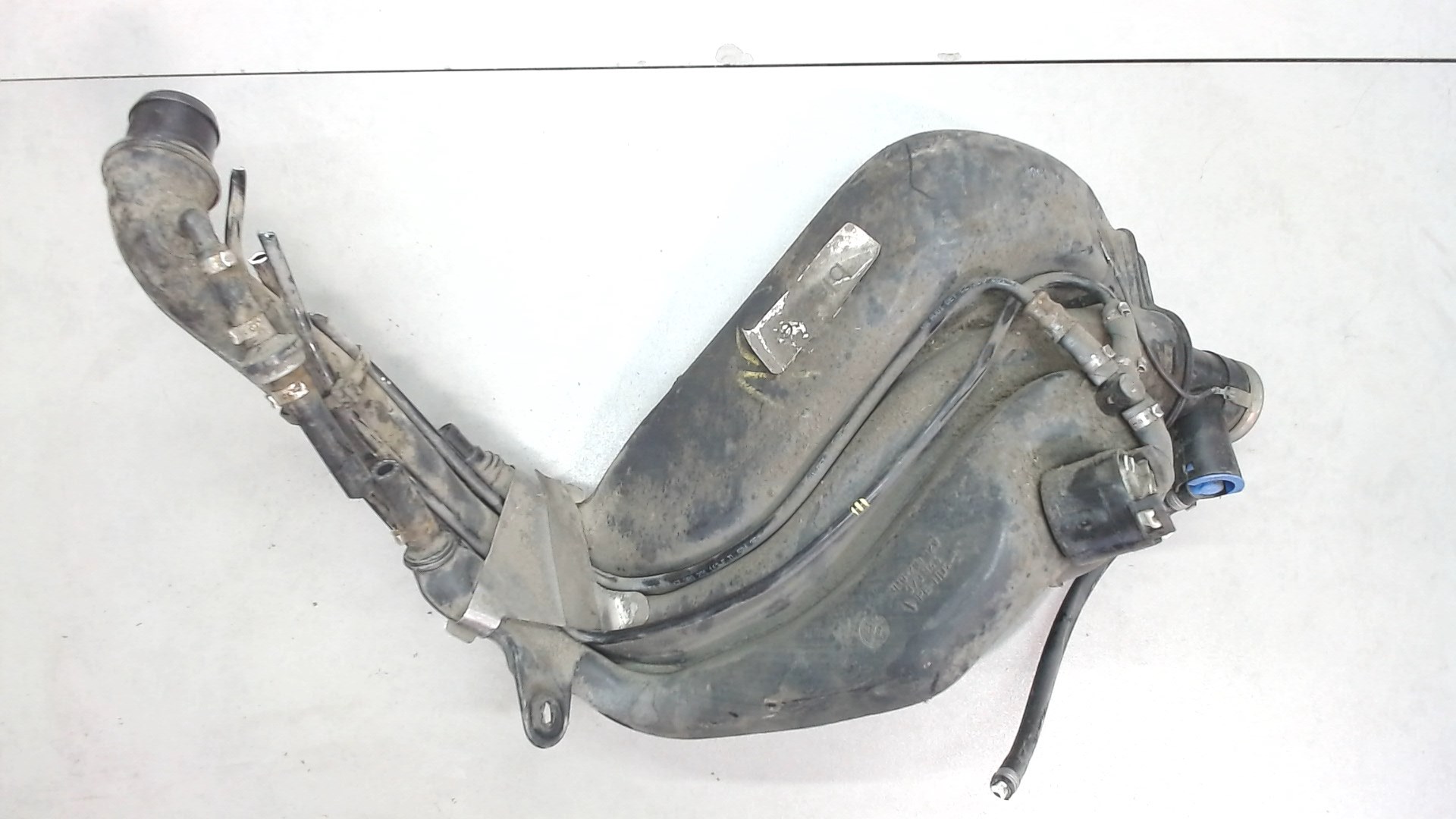 Горловина топливного бака