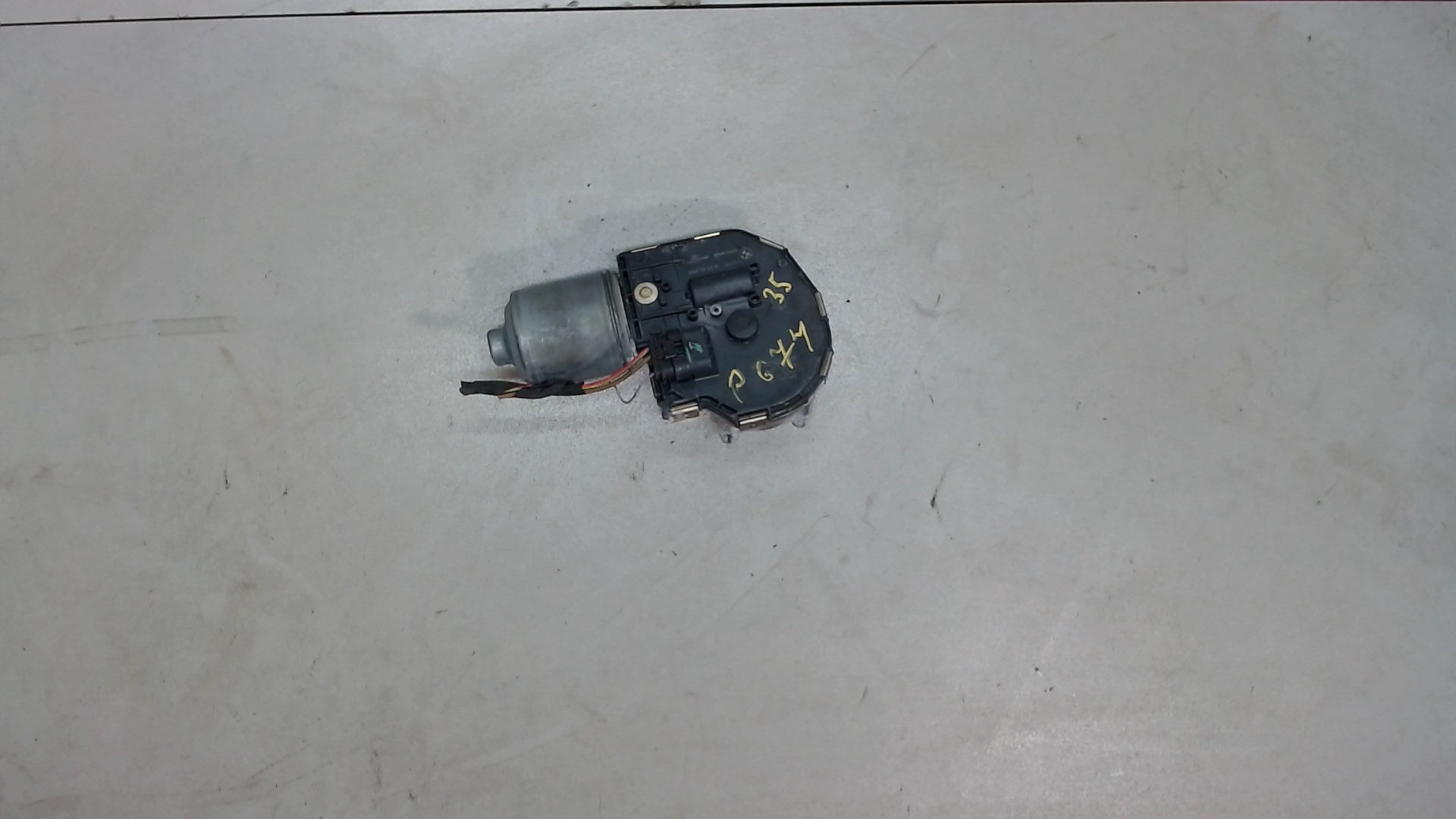 Моторчик стеклоочистителя передний