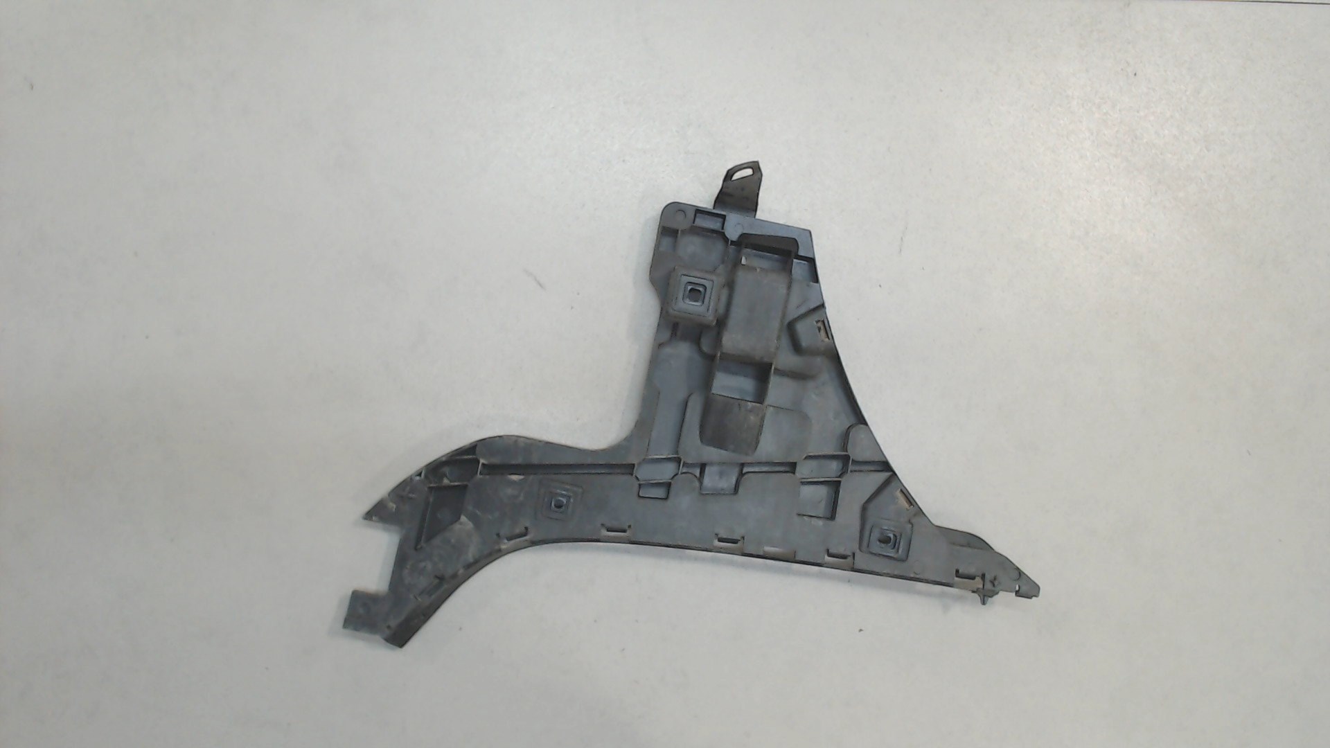 Кронштейн заднего бампера правый