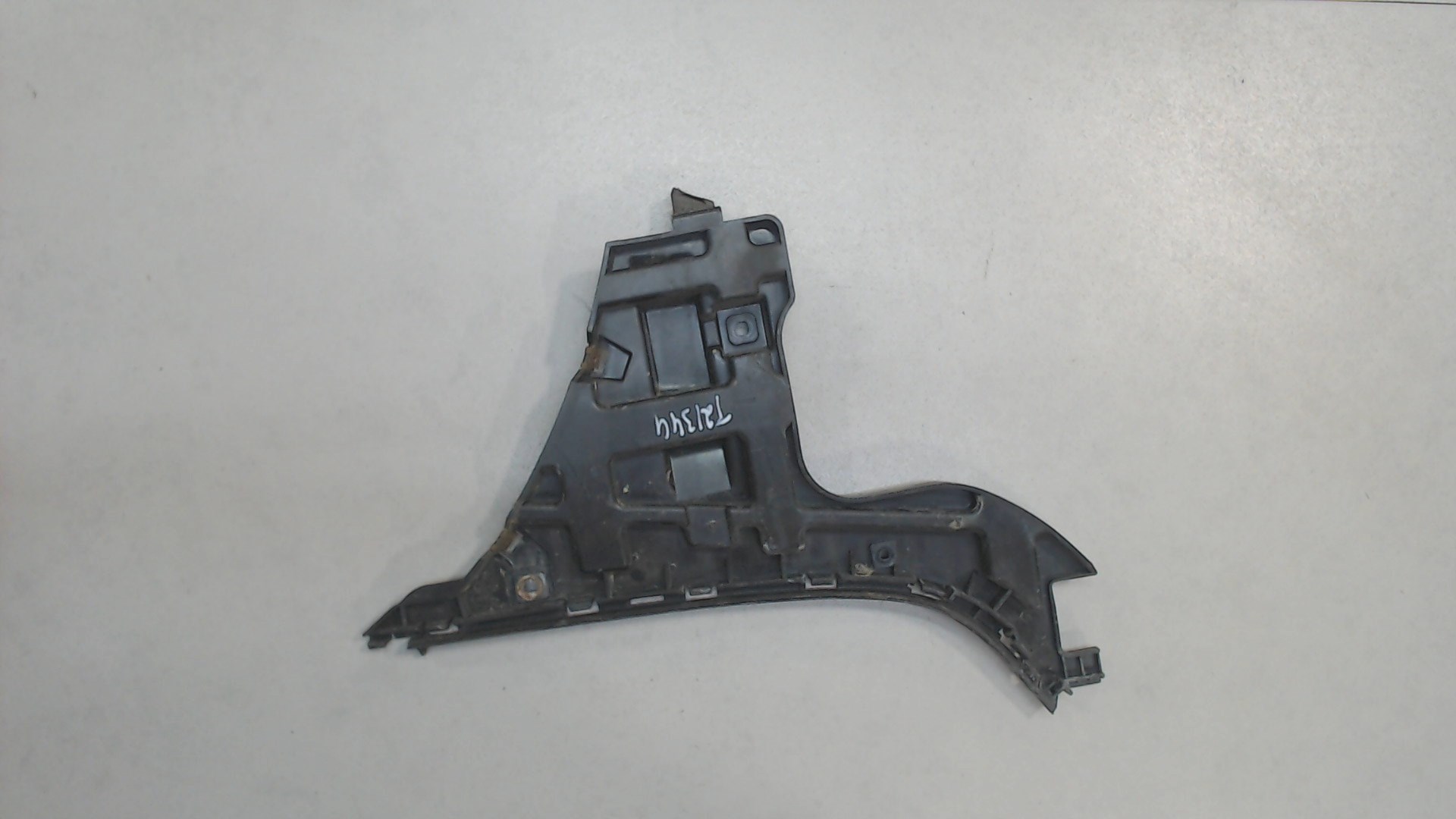 Кронштейн заднего бампера правый