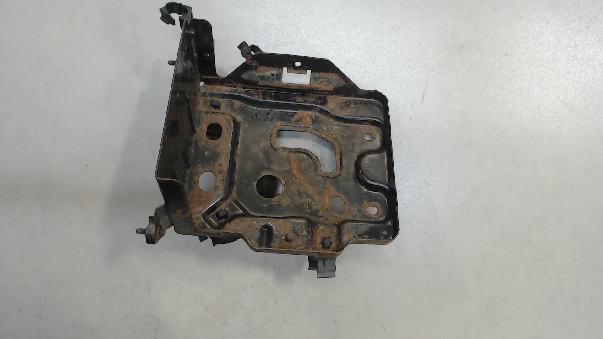 Площадка под аккумулятор (АКБ)