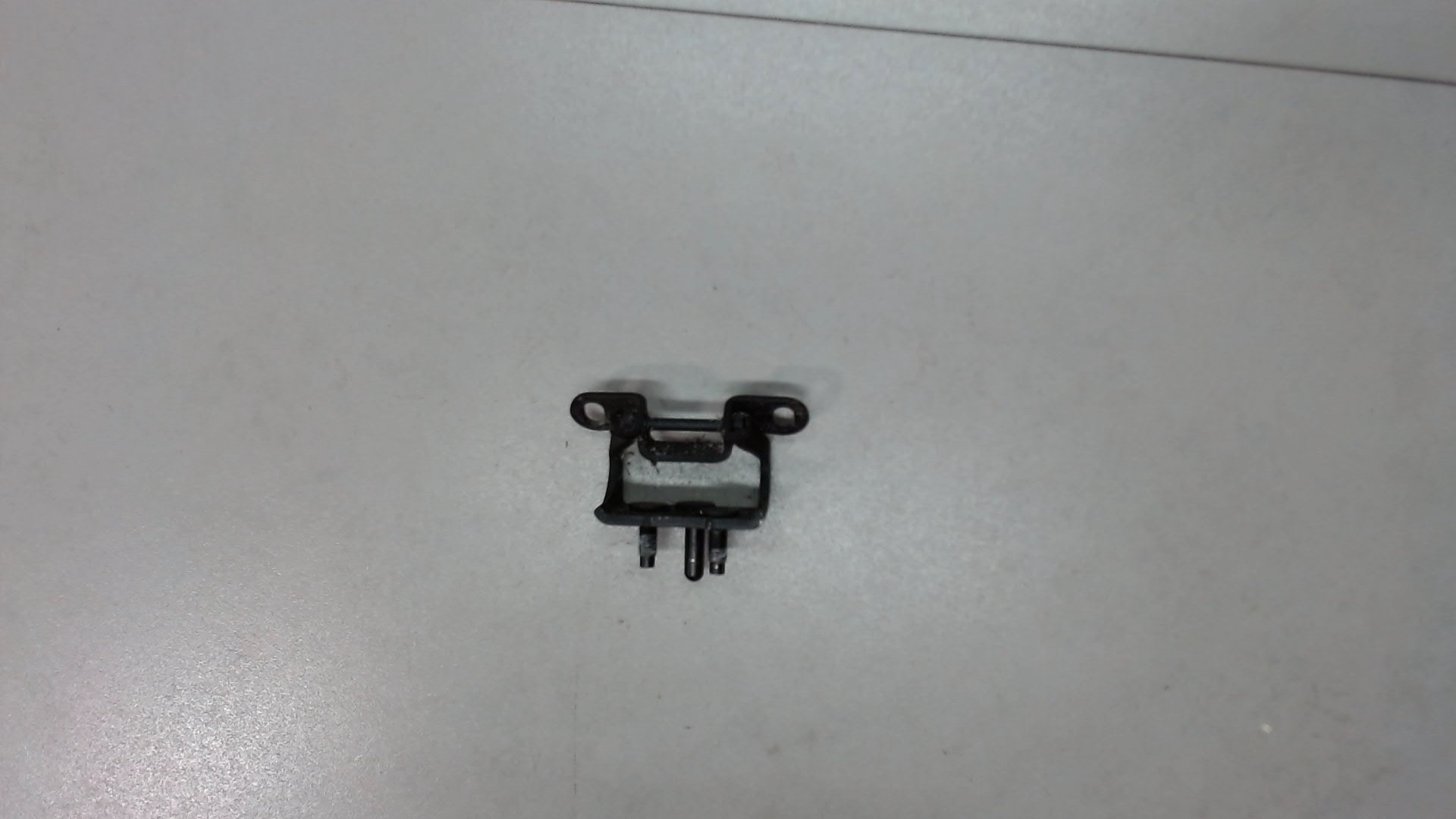 Петля крышки багажника