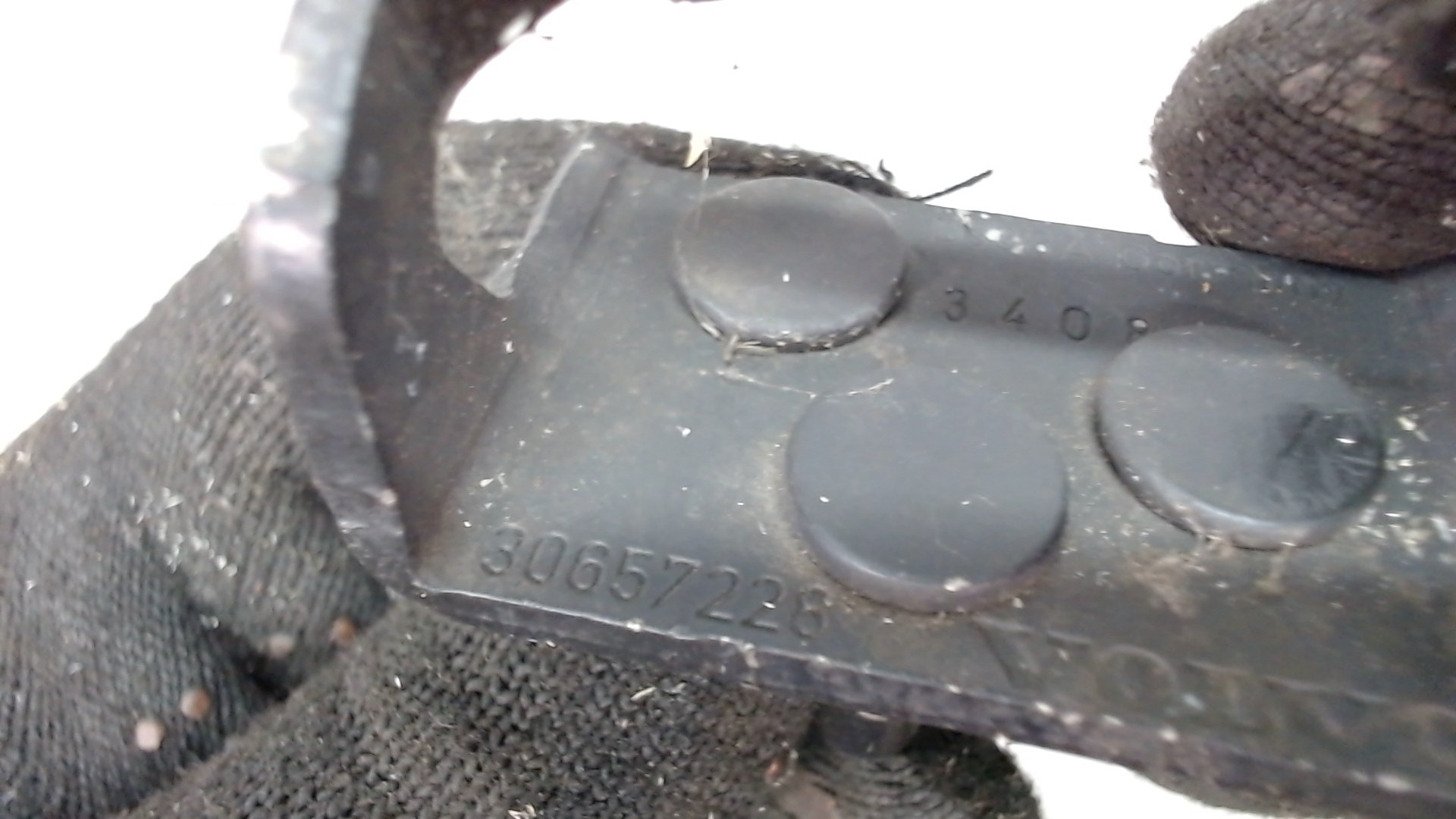 Петля крышки багажника