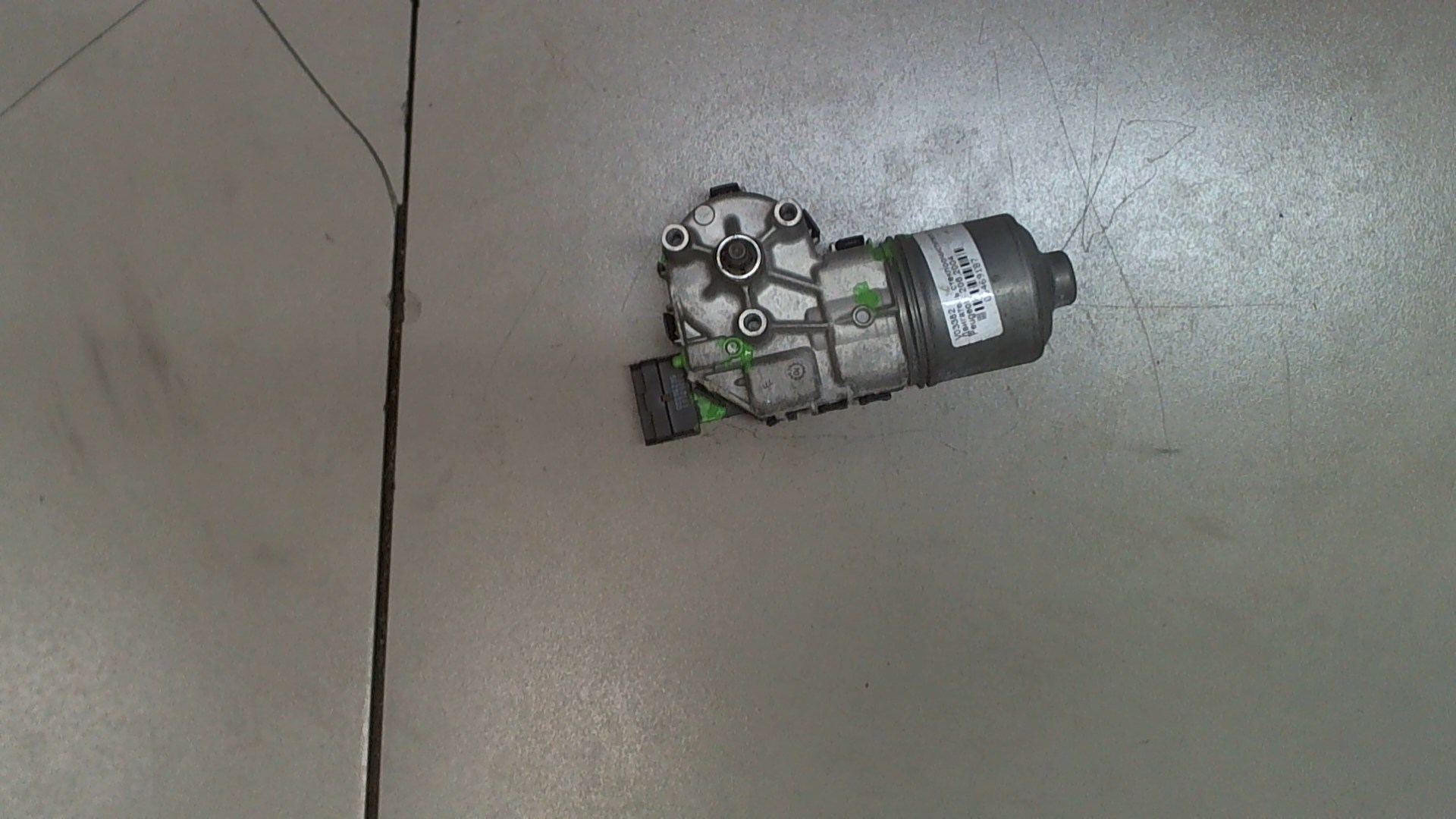 Моторчик стеклоочистителя передний