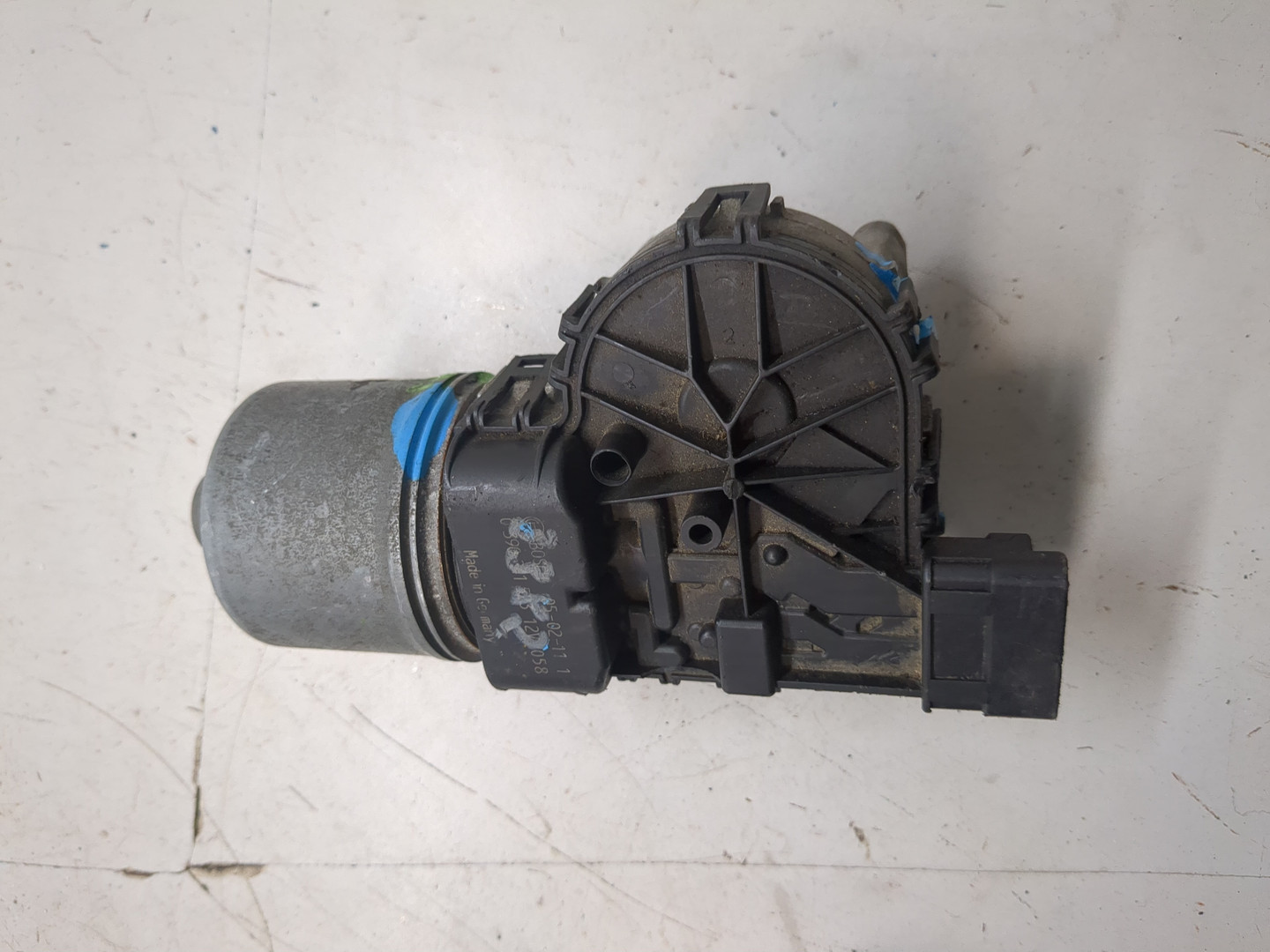 Моторчик стеклоочистителя передний