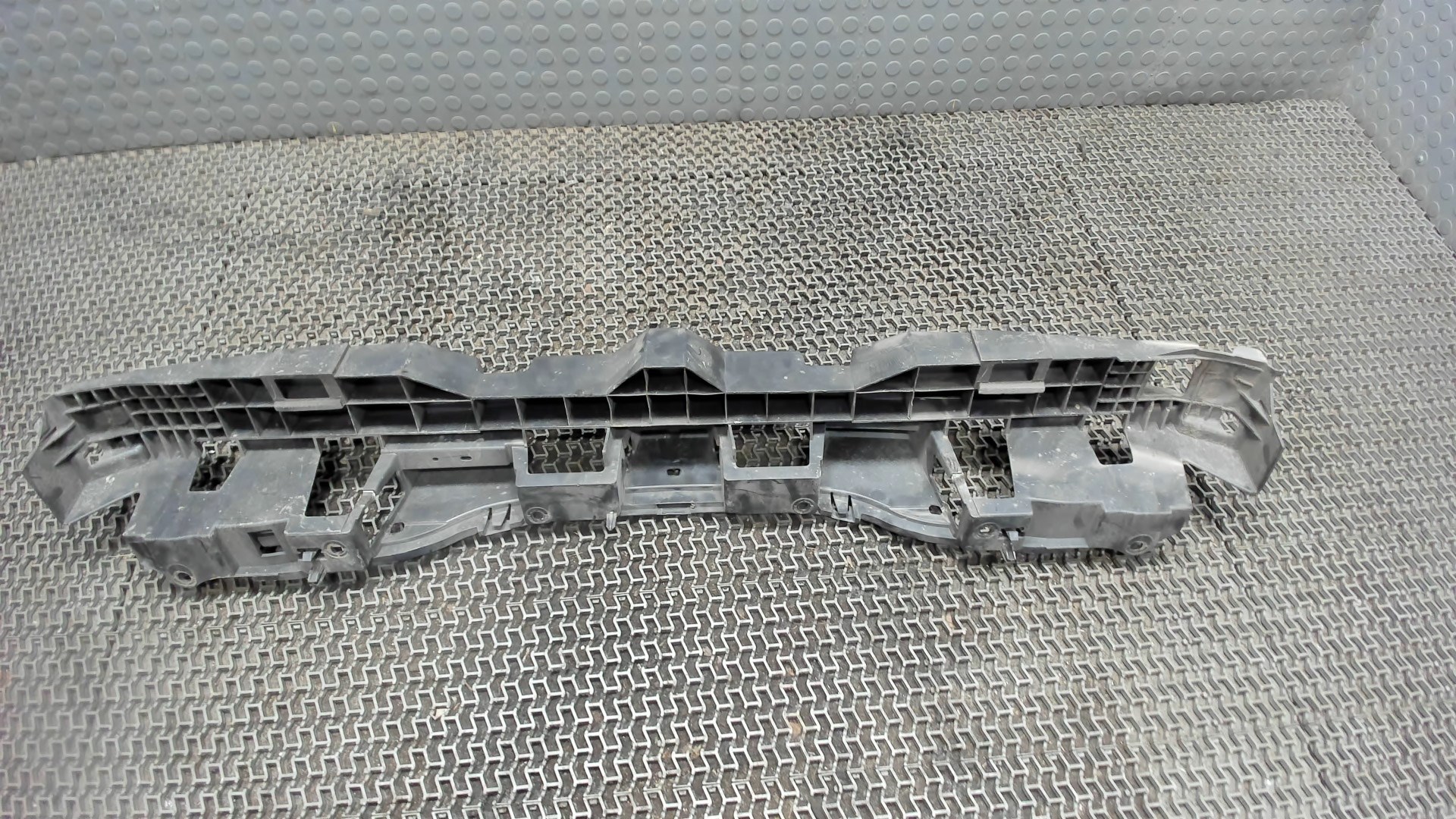 Кронштейн усилителя заднего бампера