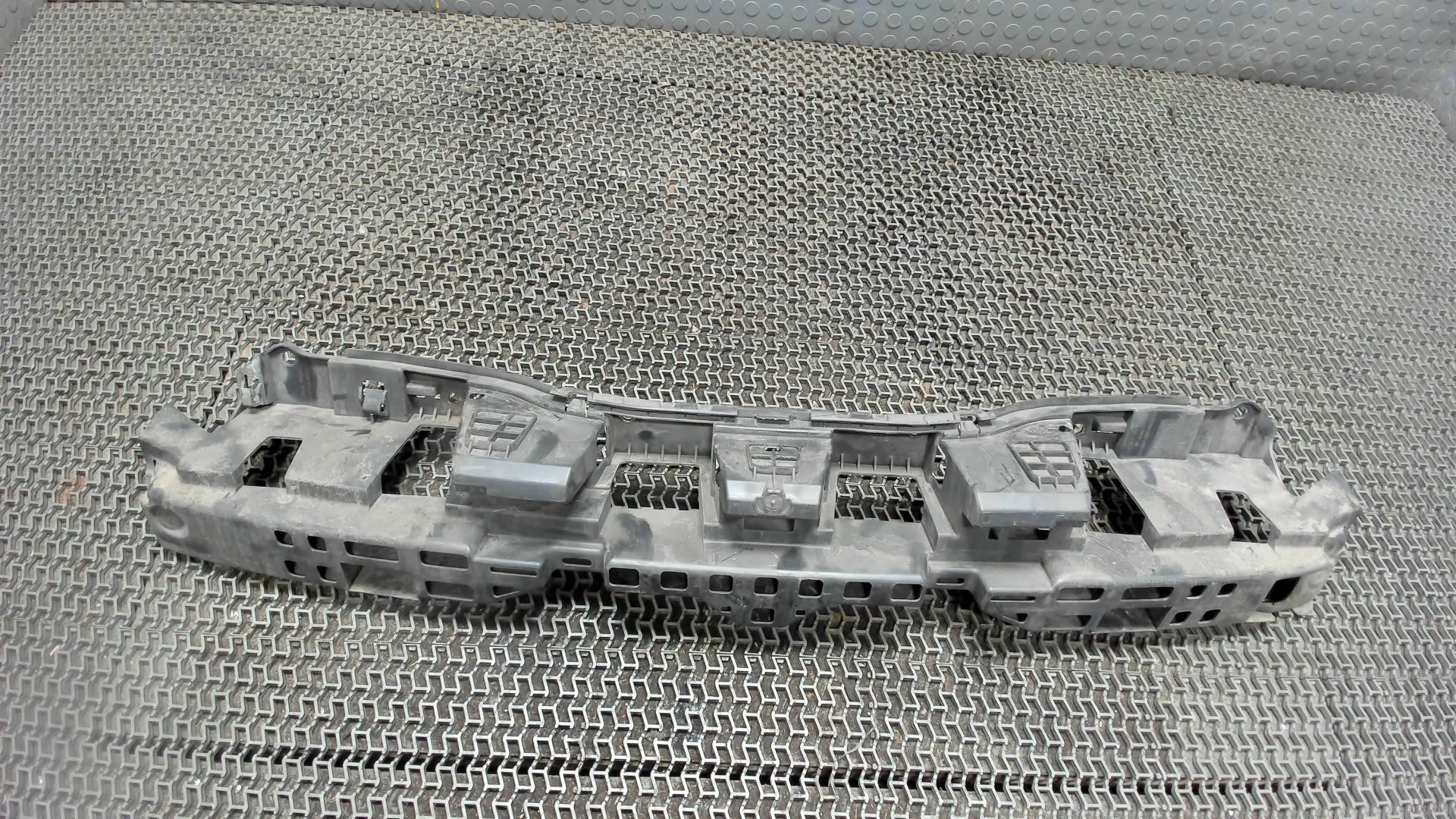 Кронштейн усилителя заднего бампера