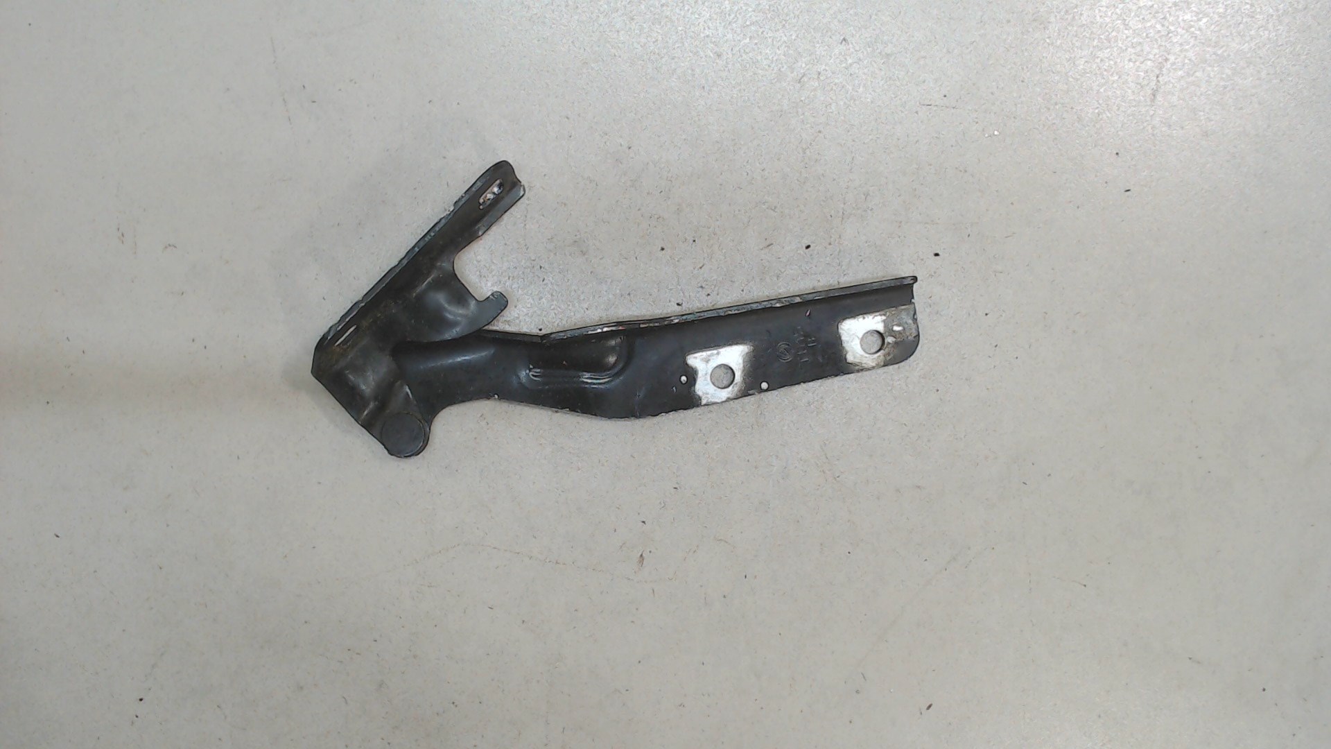 Петля капота правая