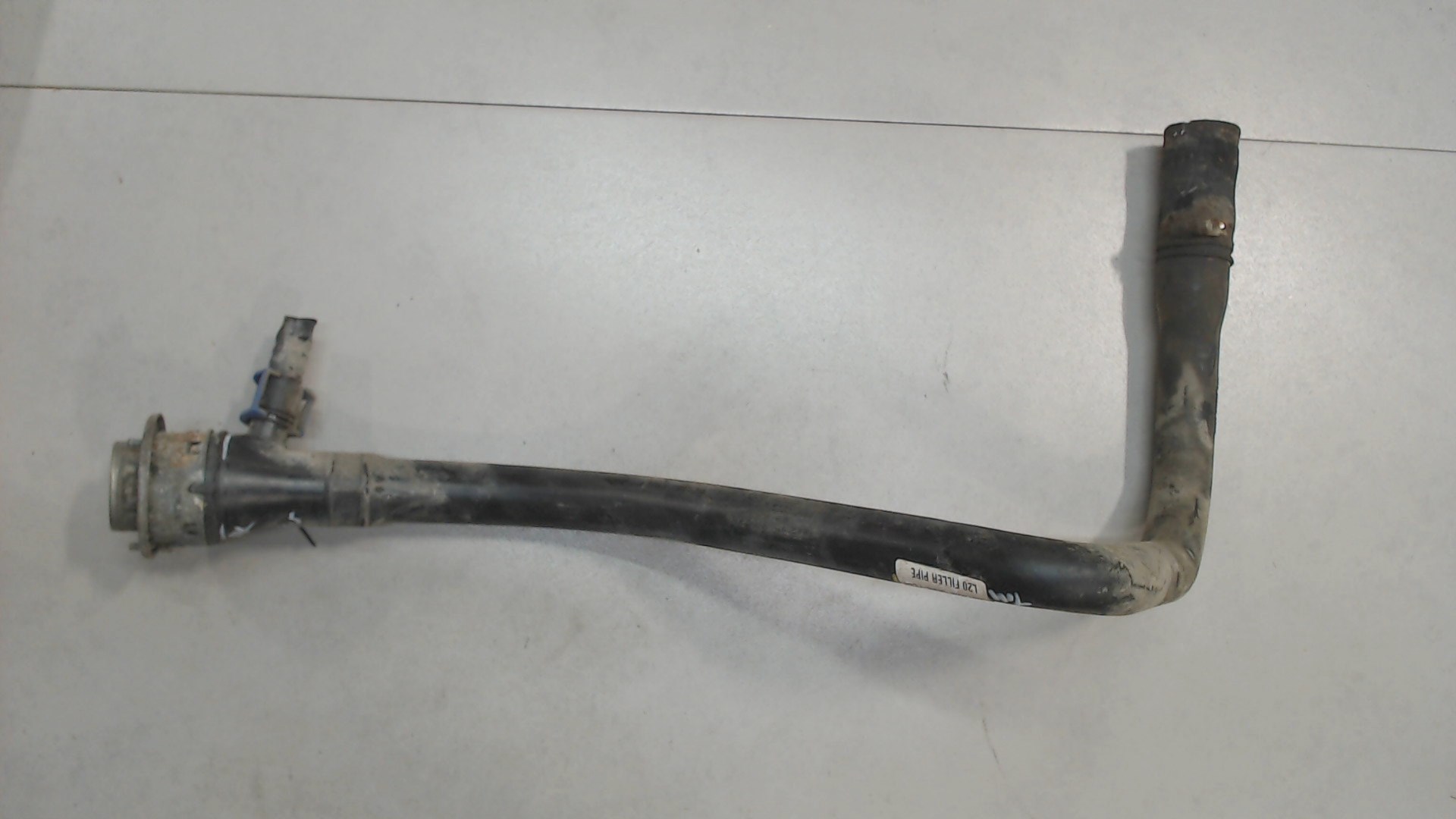 Горловина топливного бака