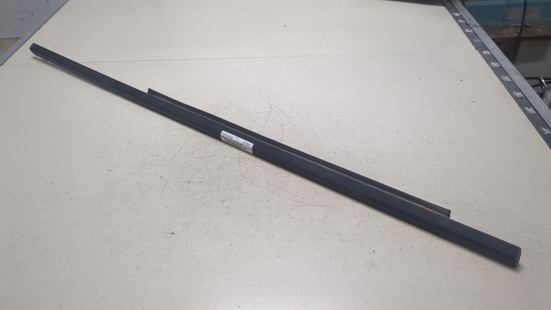 Накладка стекла заднего правого