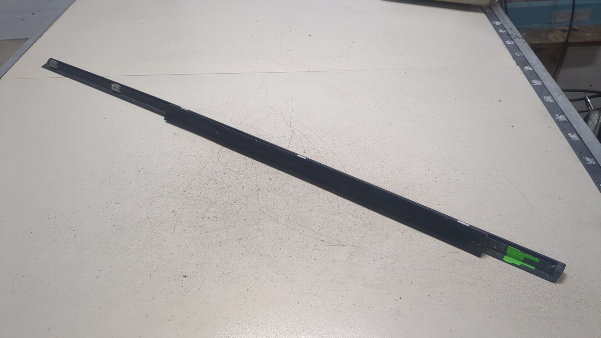 Накладка стекла заднего правого