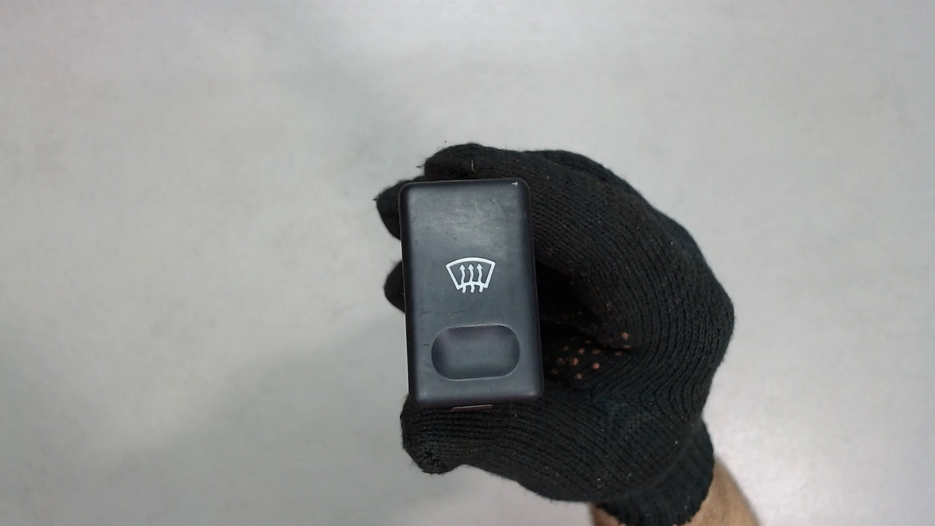 Кнопка обогрева переднего и заднего стекла