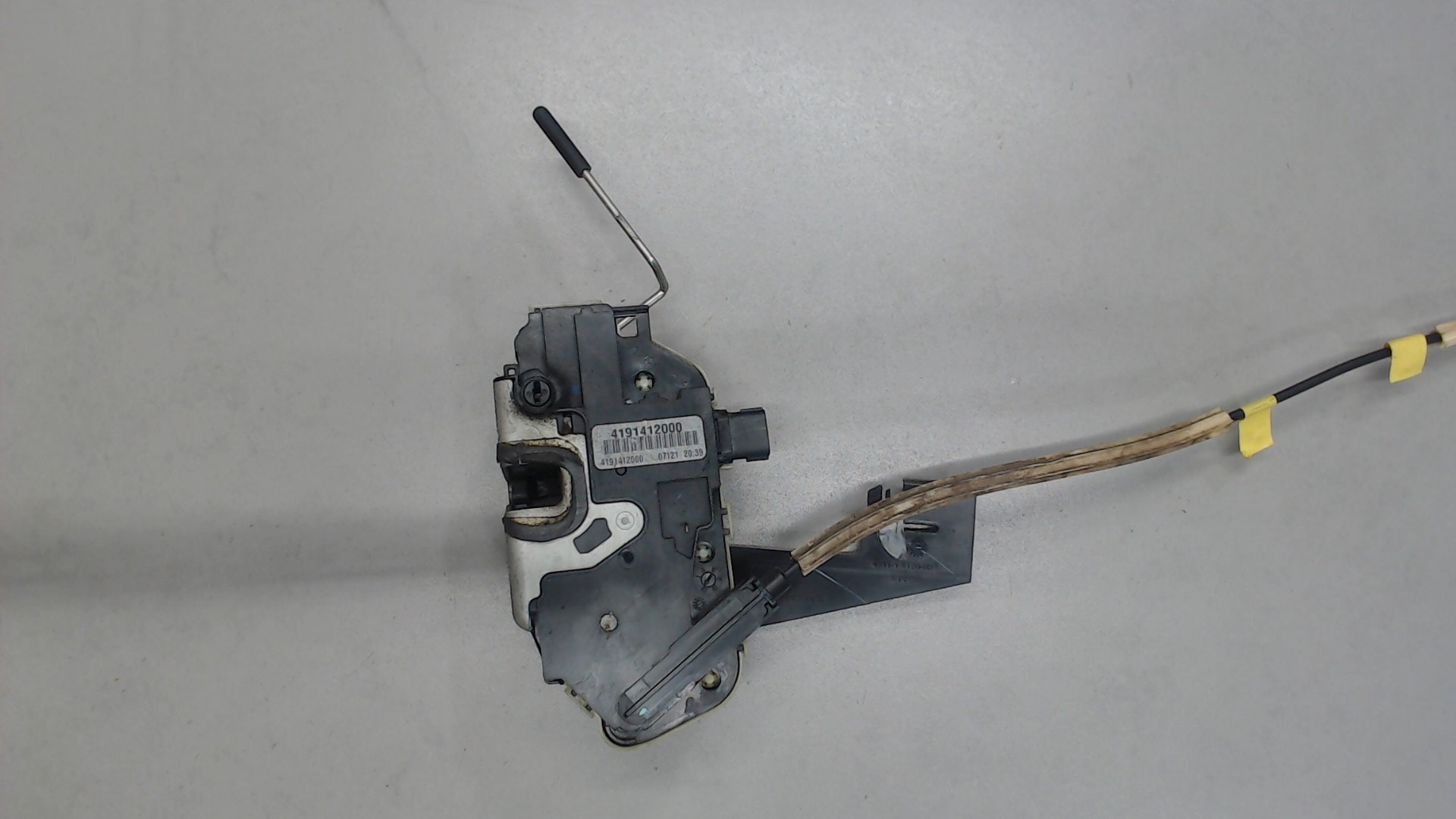 Замок двери задней левой