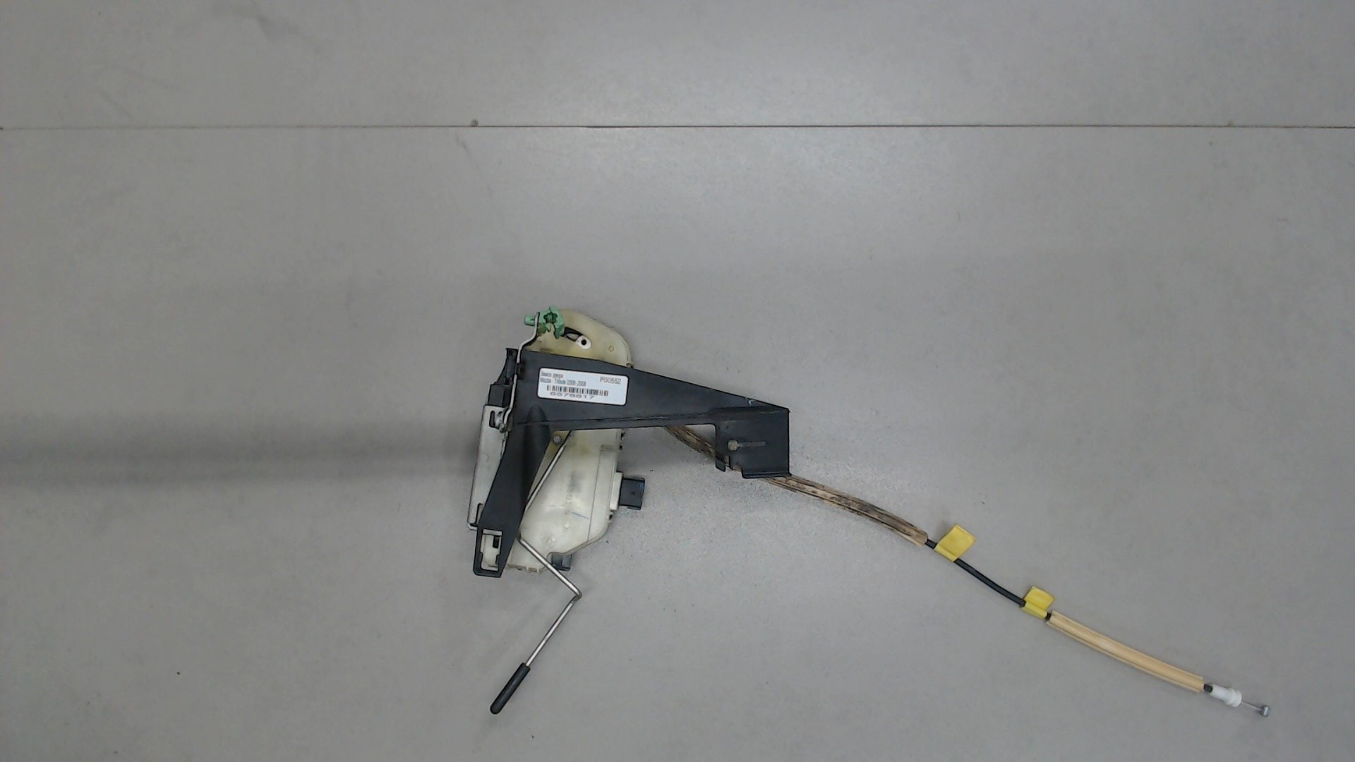 Замок двери задней левой