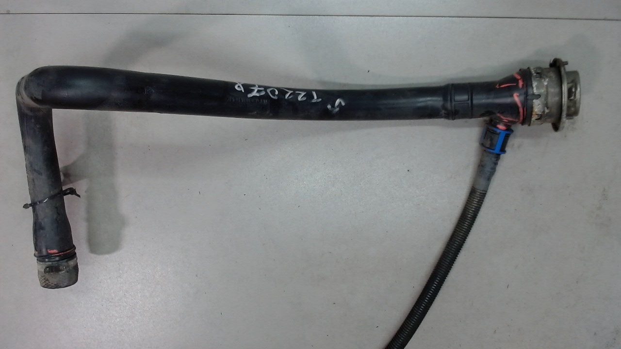 Горловина топливного бака