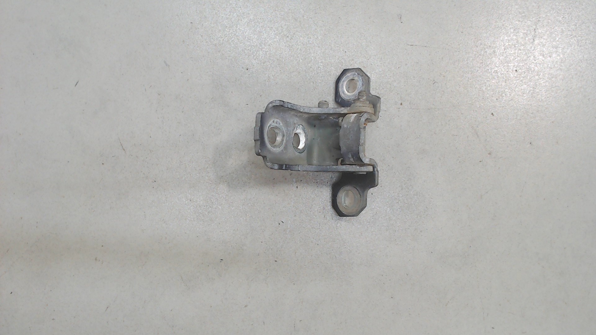 Петля двери