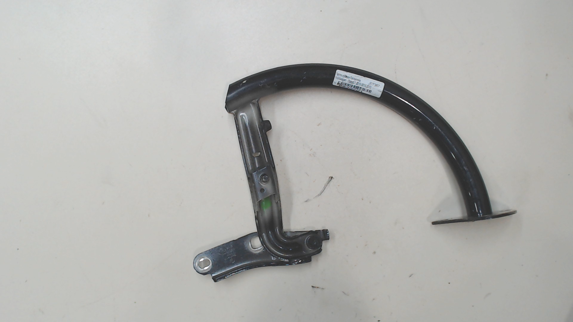 Петля крышки багажника