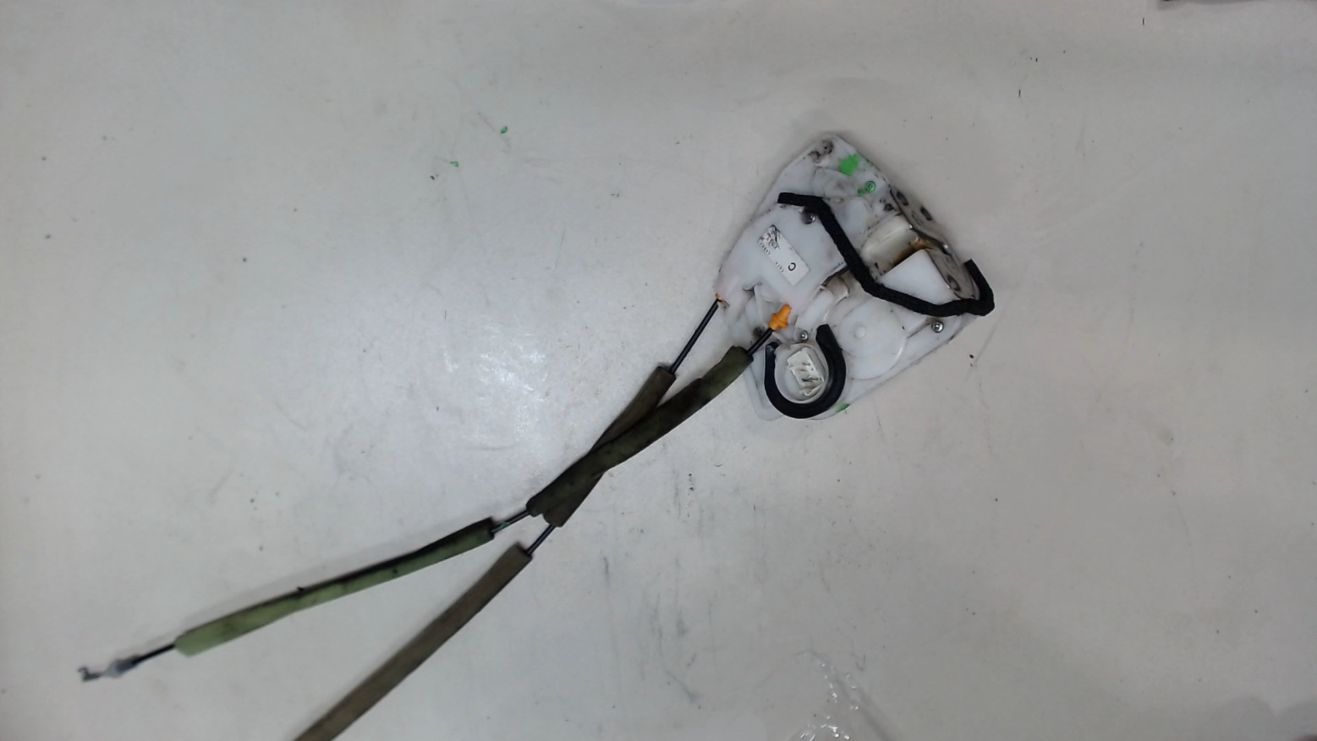 Замок двери задней левой