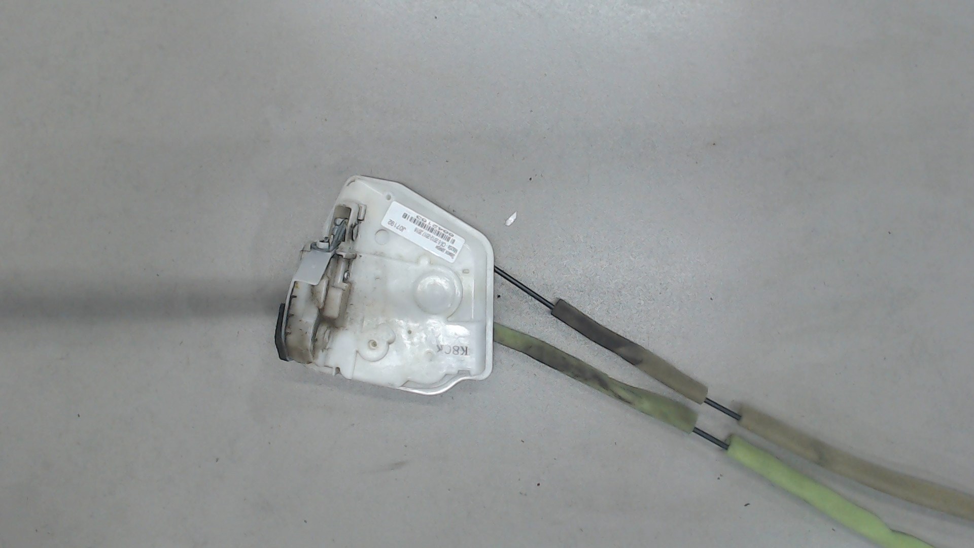 Замок двери задней левой