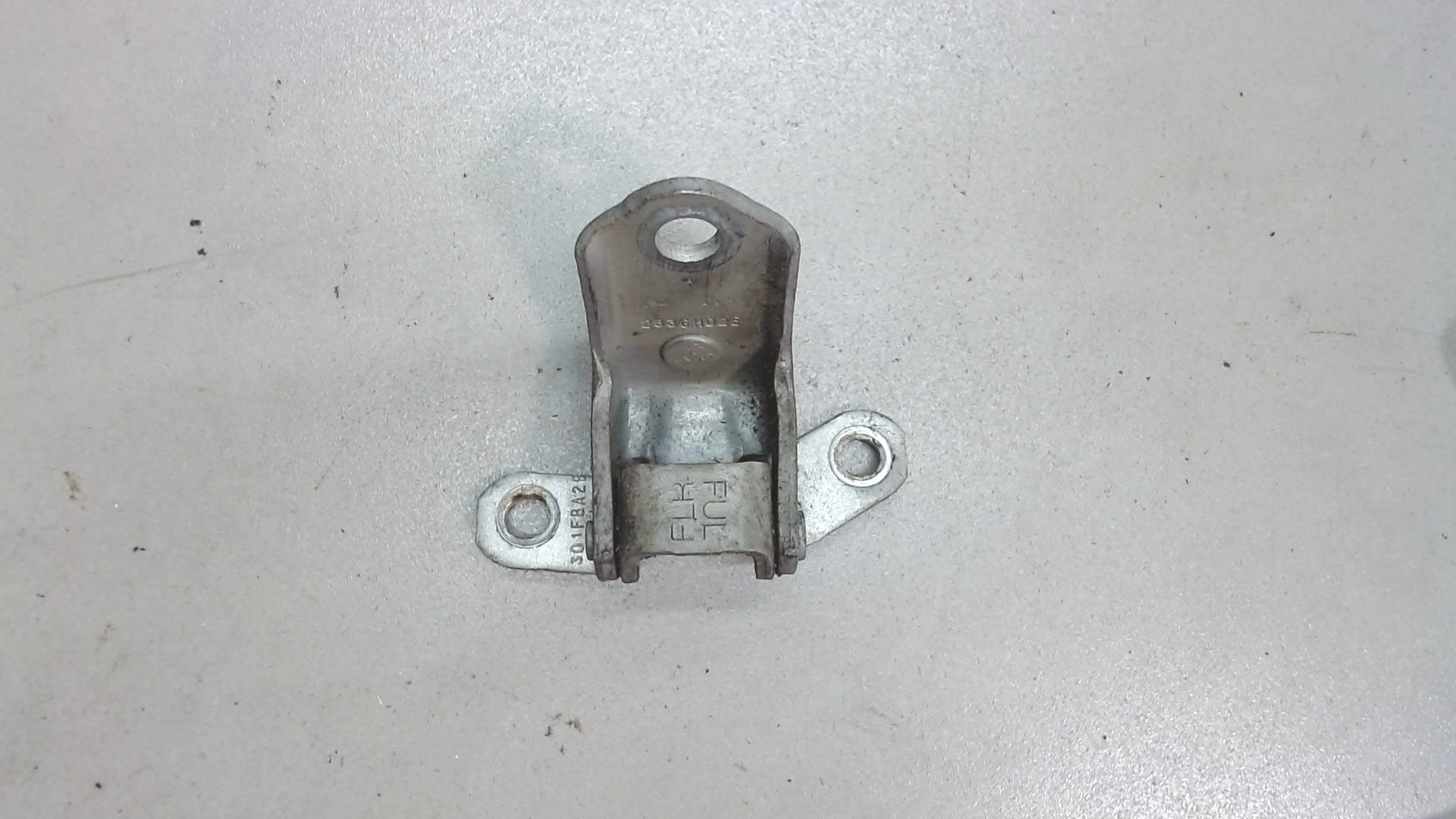 Петля двери