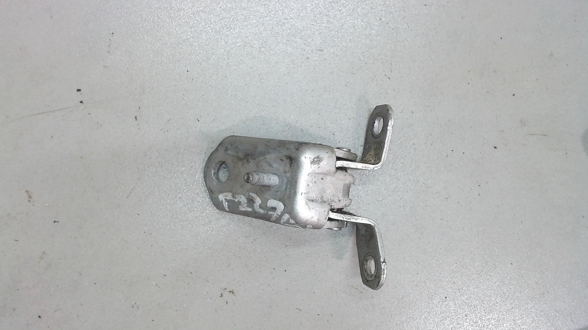 Петля двери