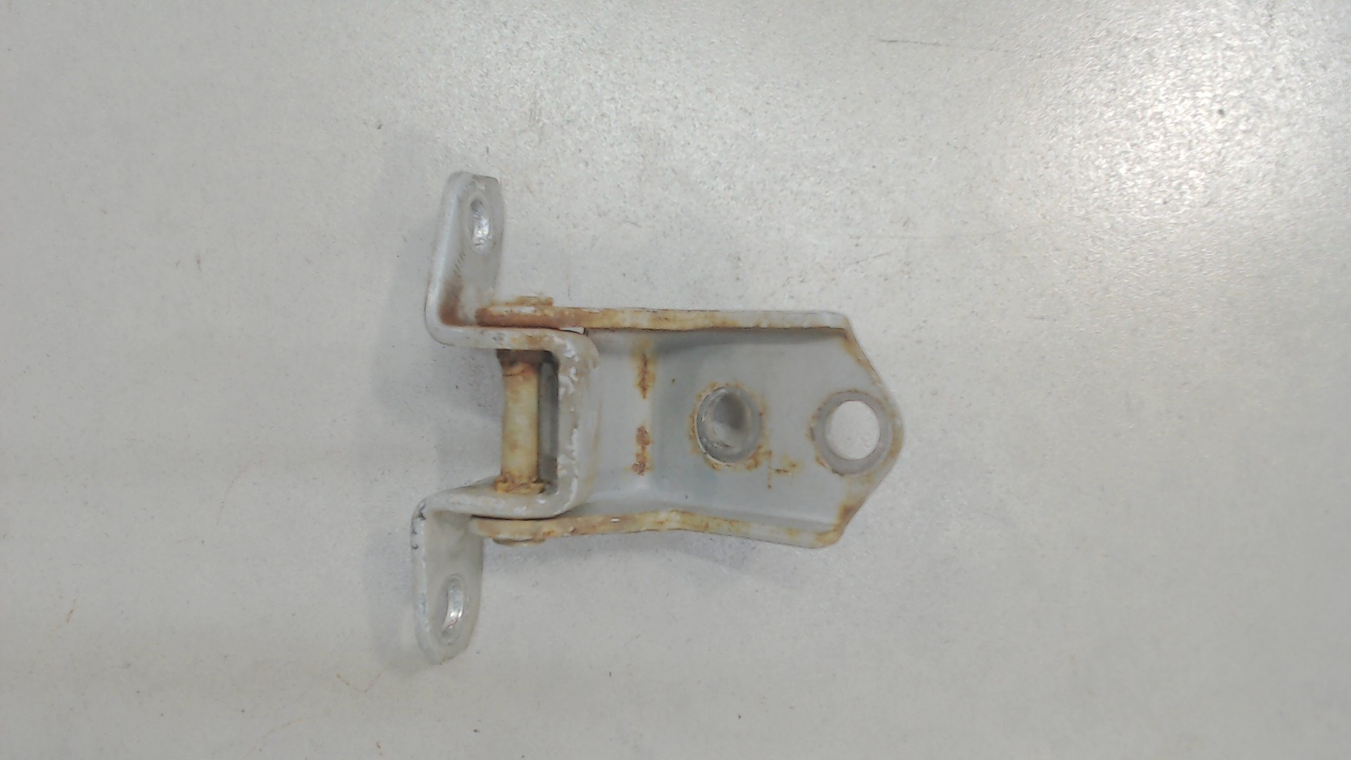 Петля двери