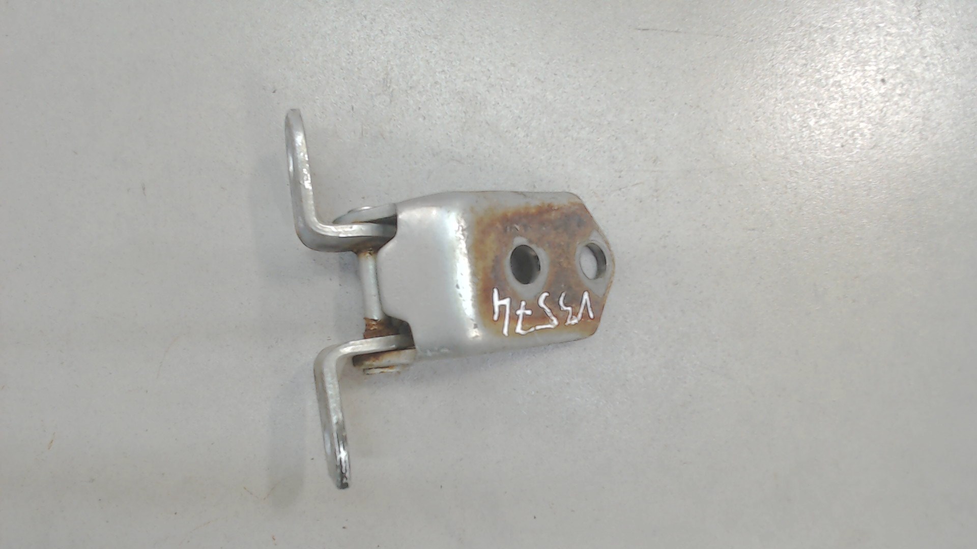 Петля двери