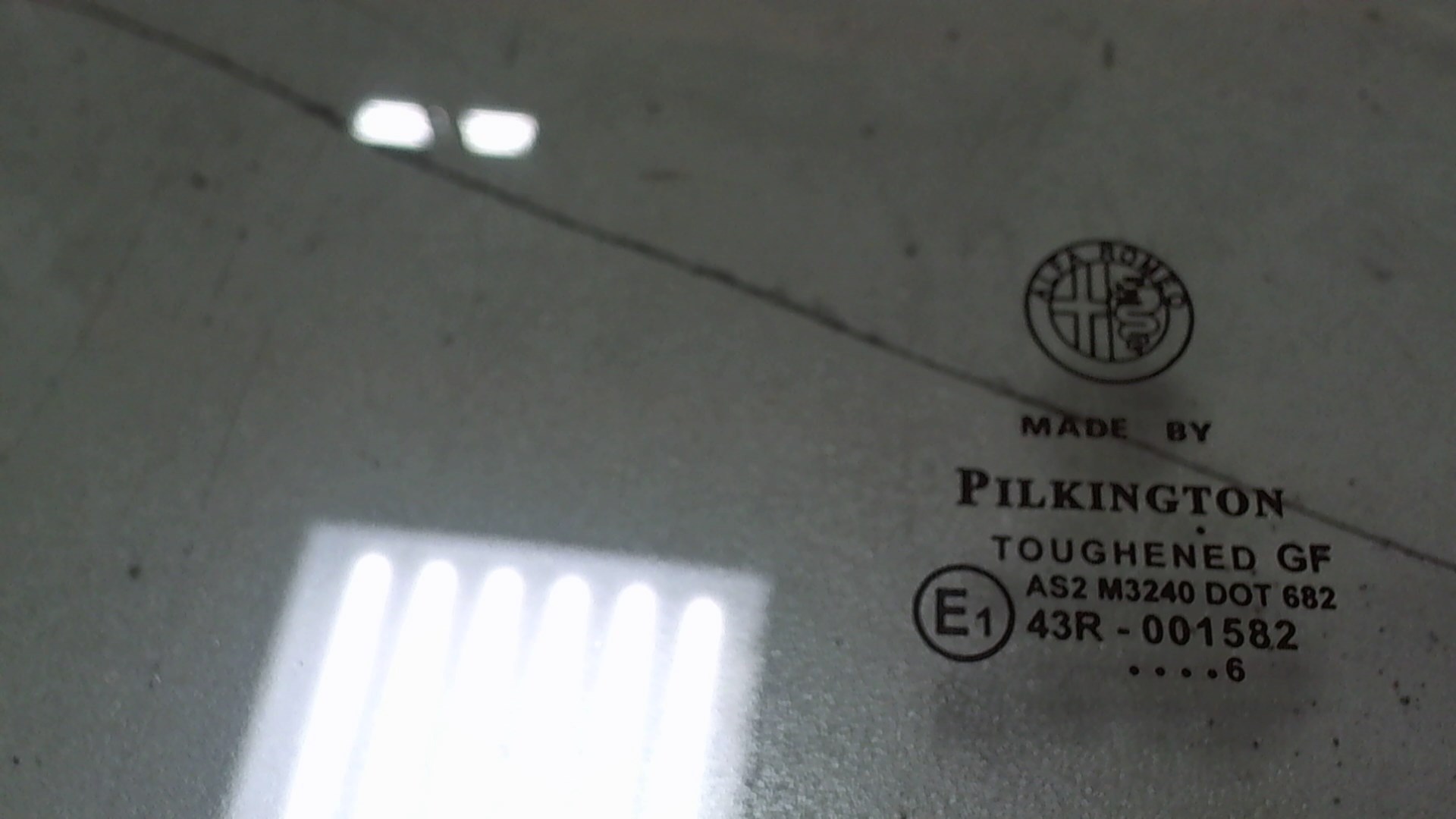 Стекло двери задней левой