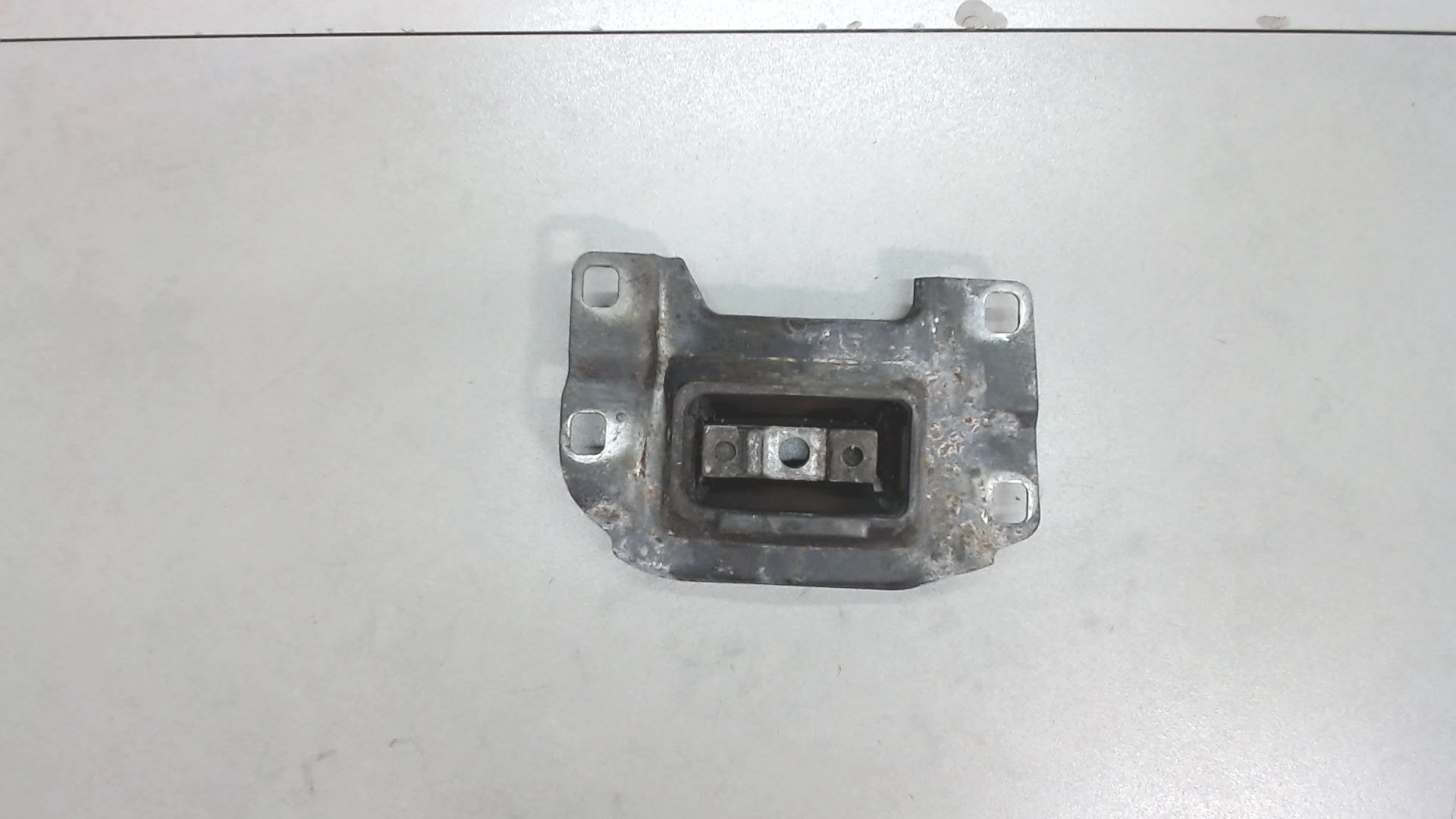 Опора КПП левая