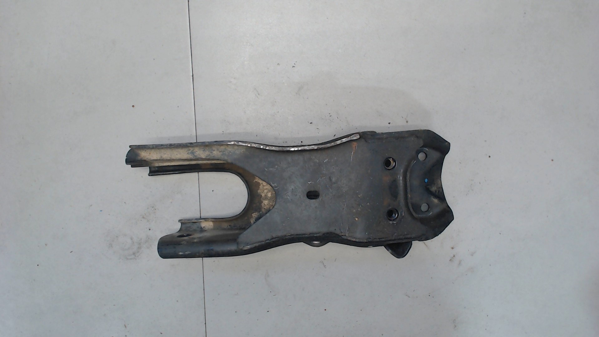 Рычаг передний