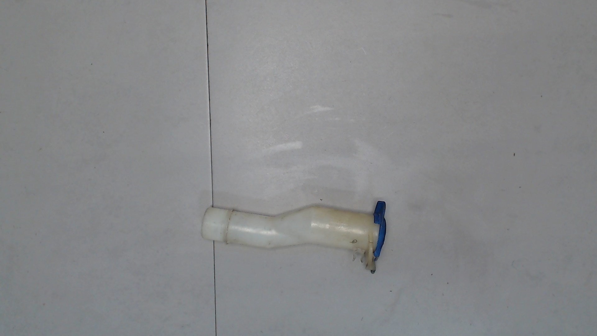 Горловина бачка омывателя