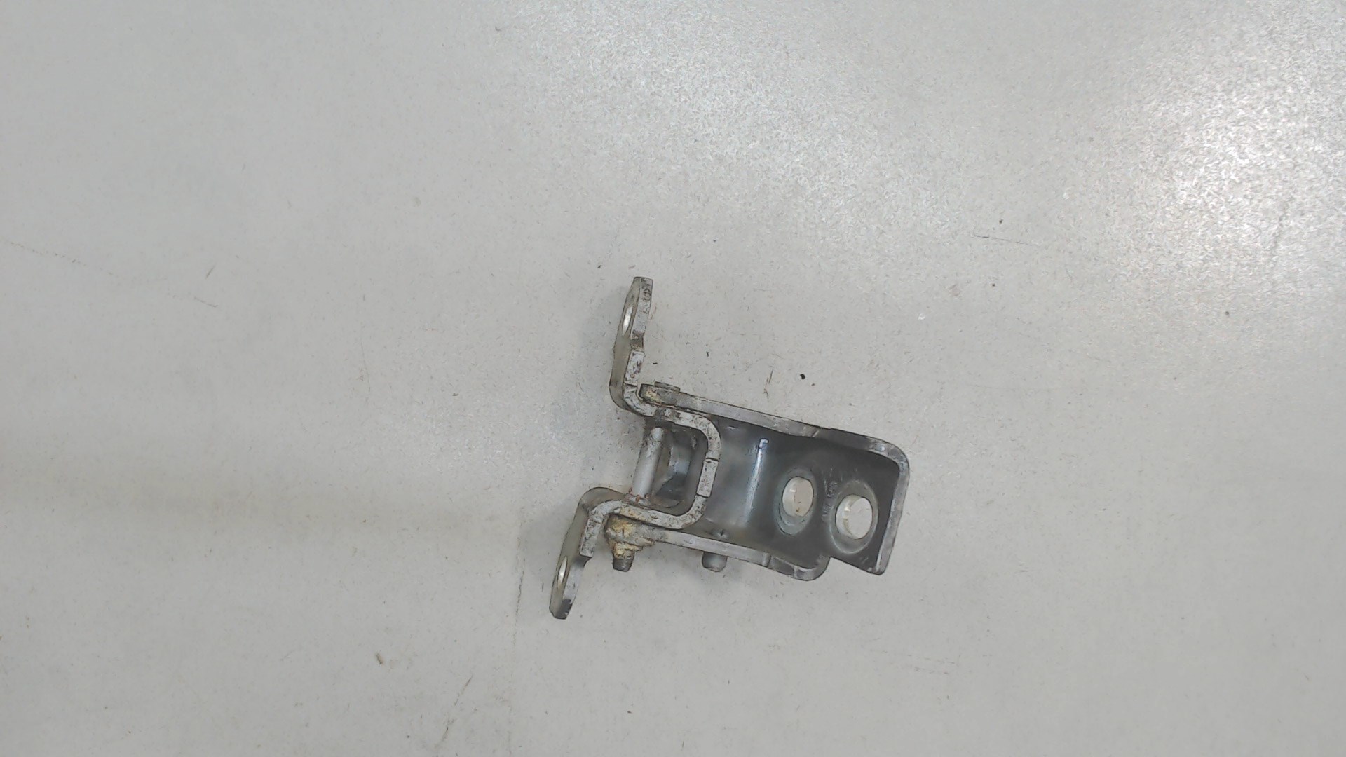 Петля двери