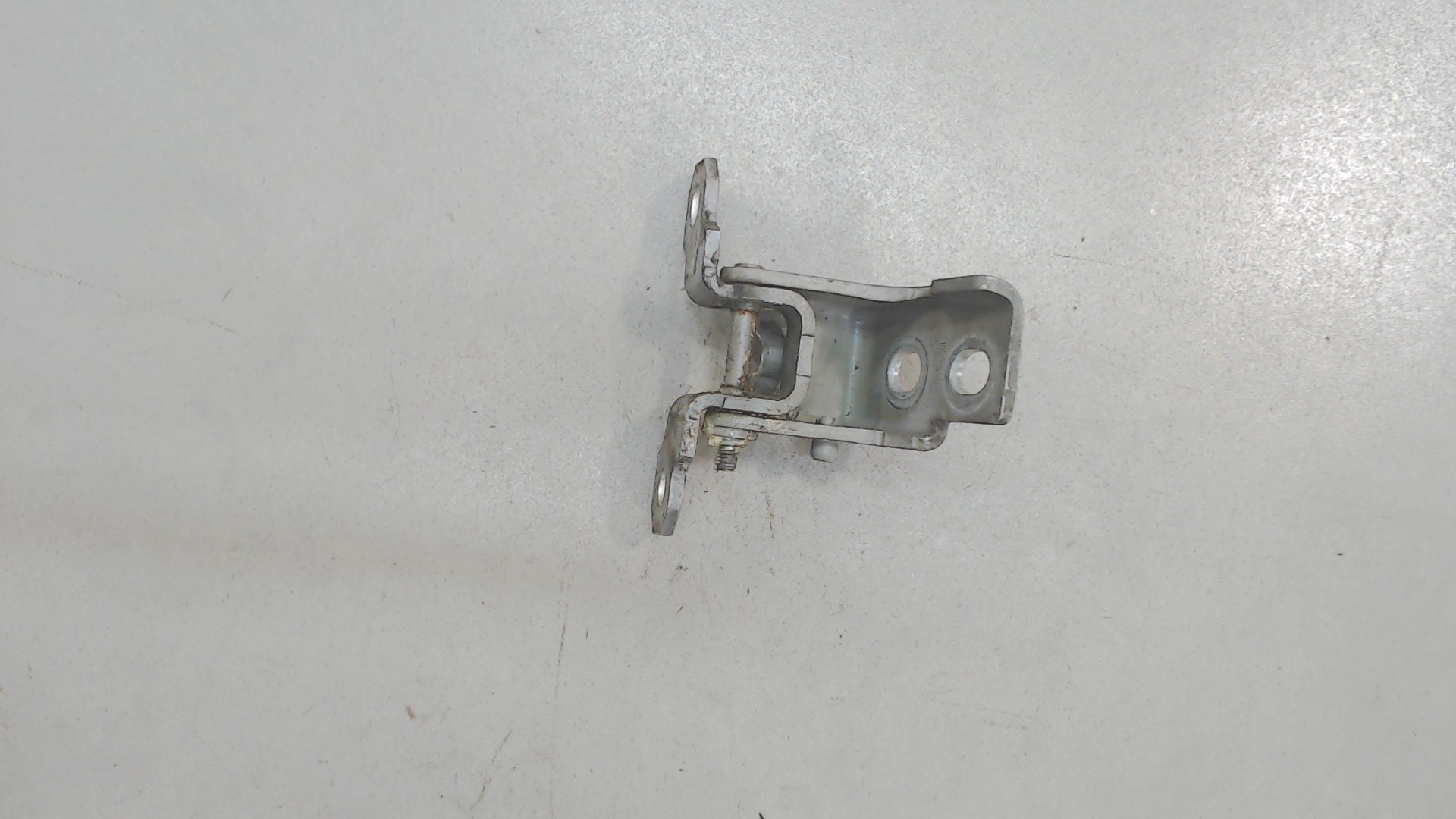 Петля двери