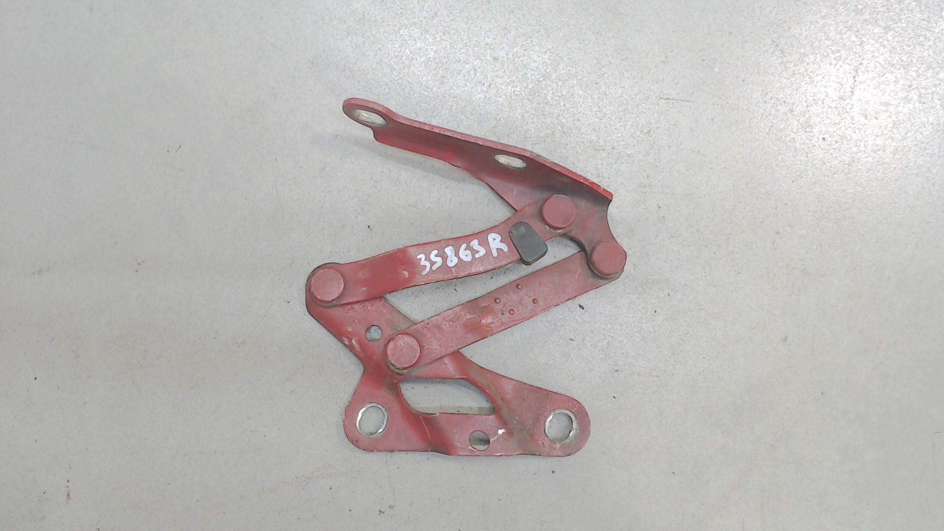 Петля капота правая