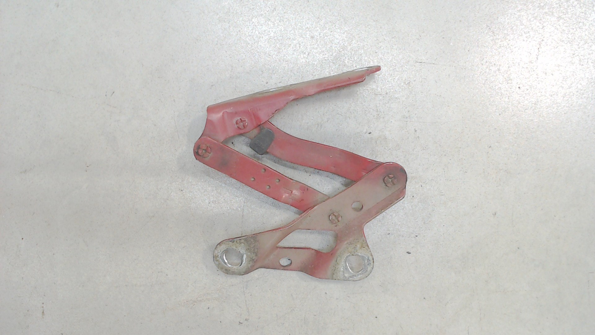 Петля капота правая