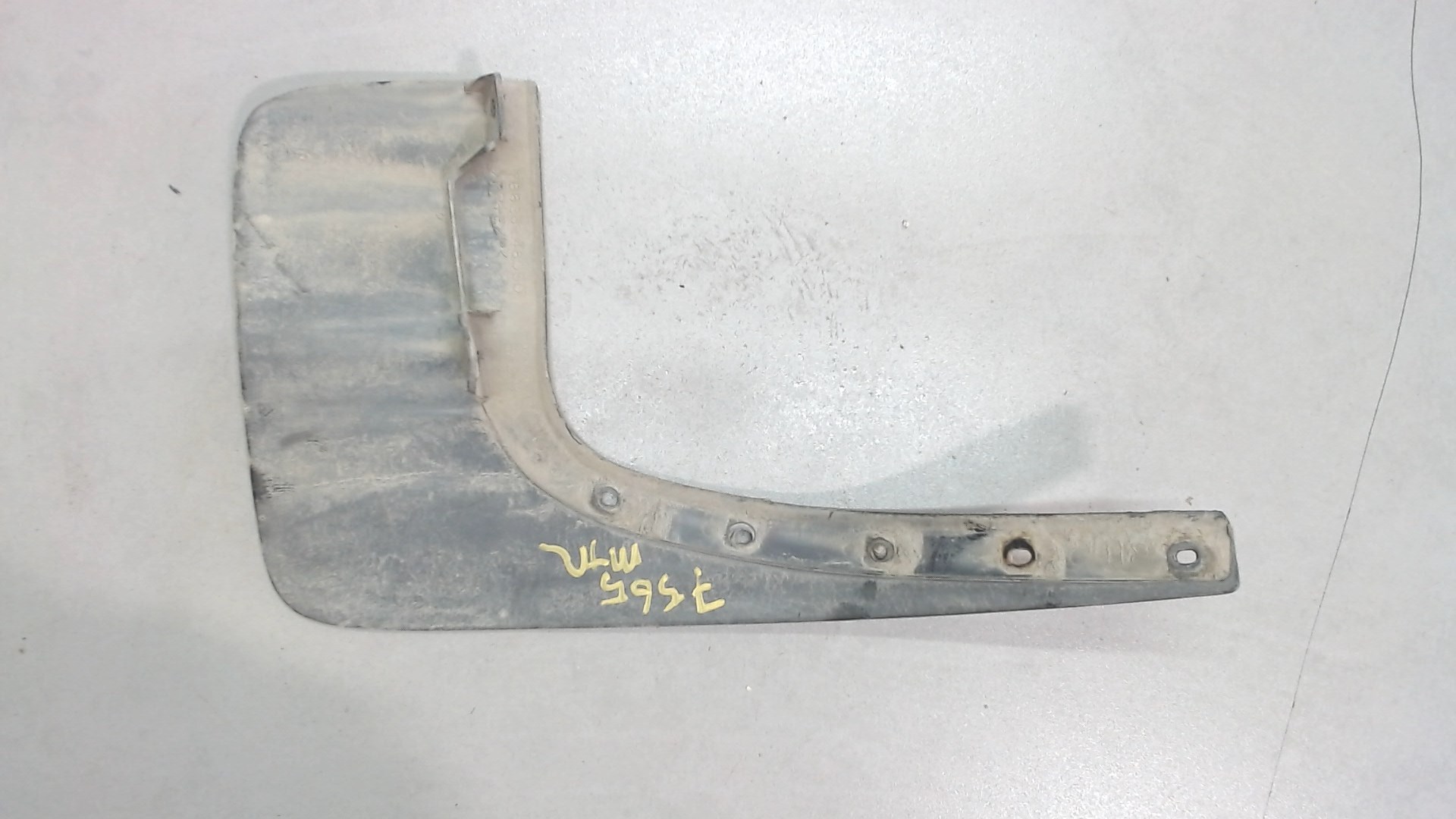 Брызговик задний левый