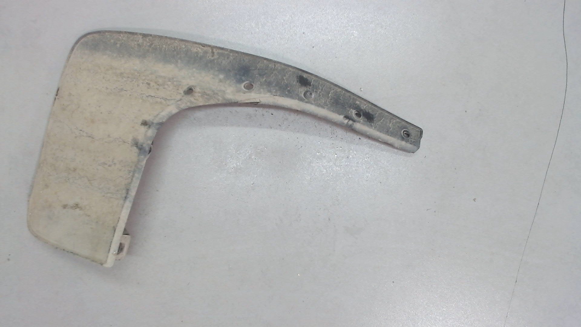 Брызговик задний левый