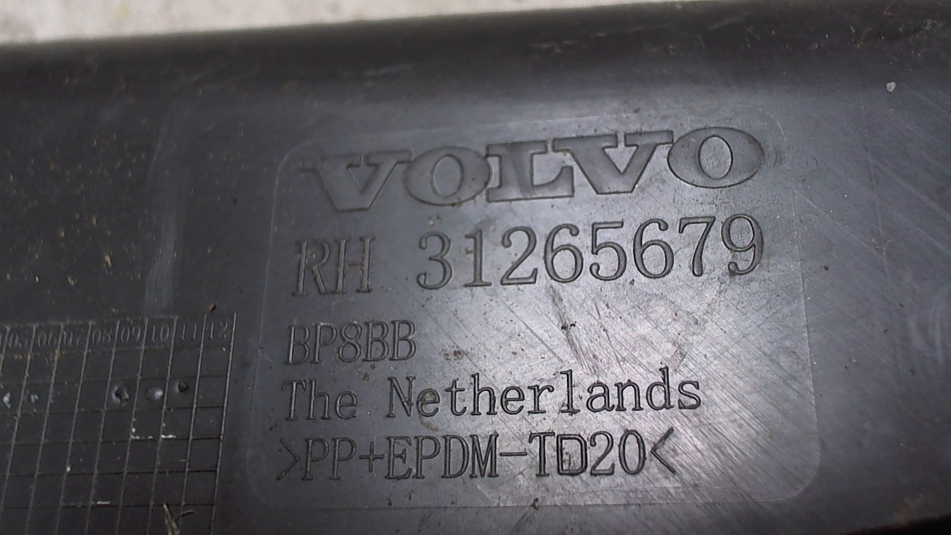 Кронштейн заднего бампера правый