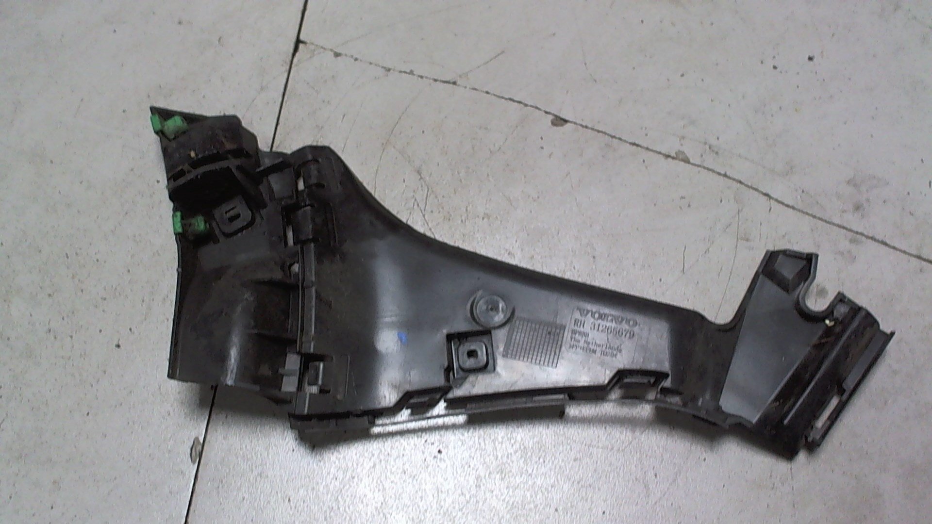 Кронштейн заднего бампера правый