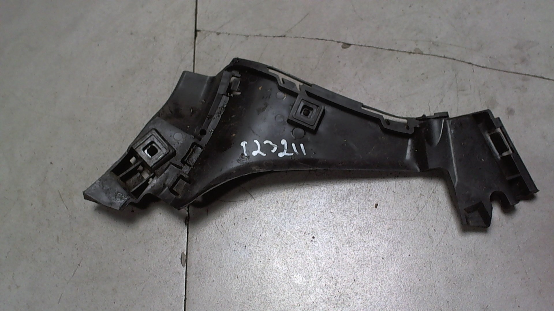 Кронштейн заднего бампера правый