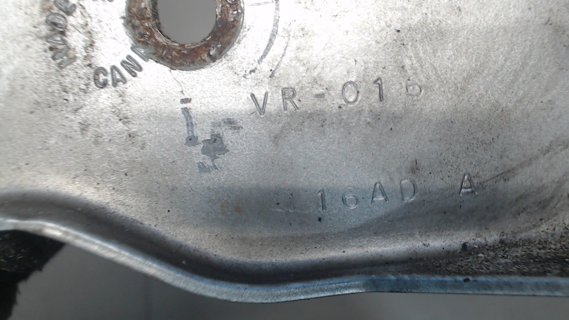 Петля капота правая