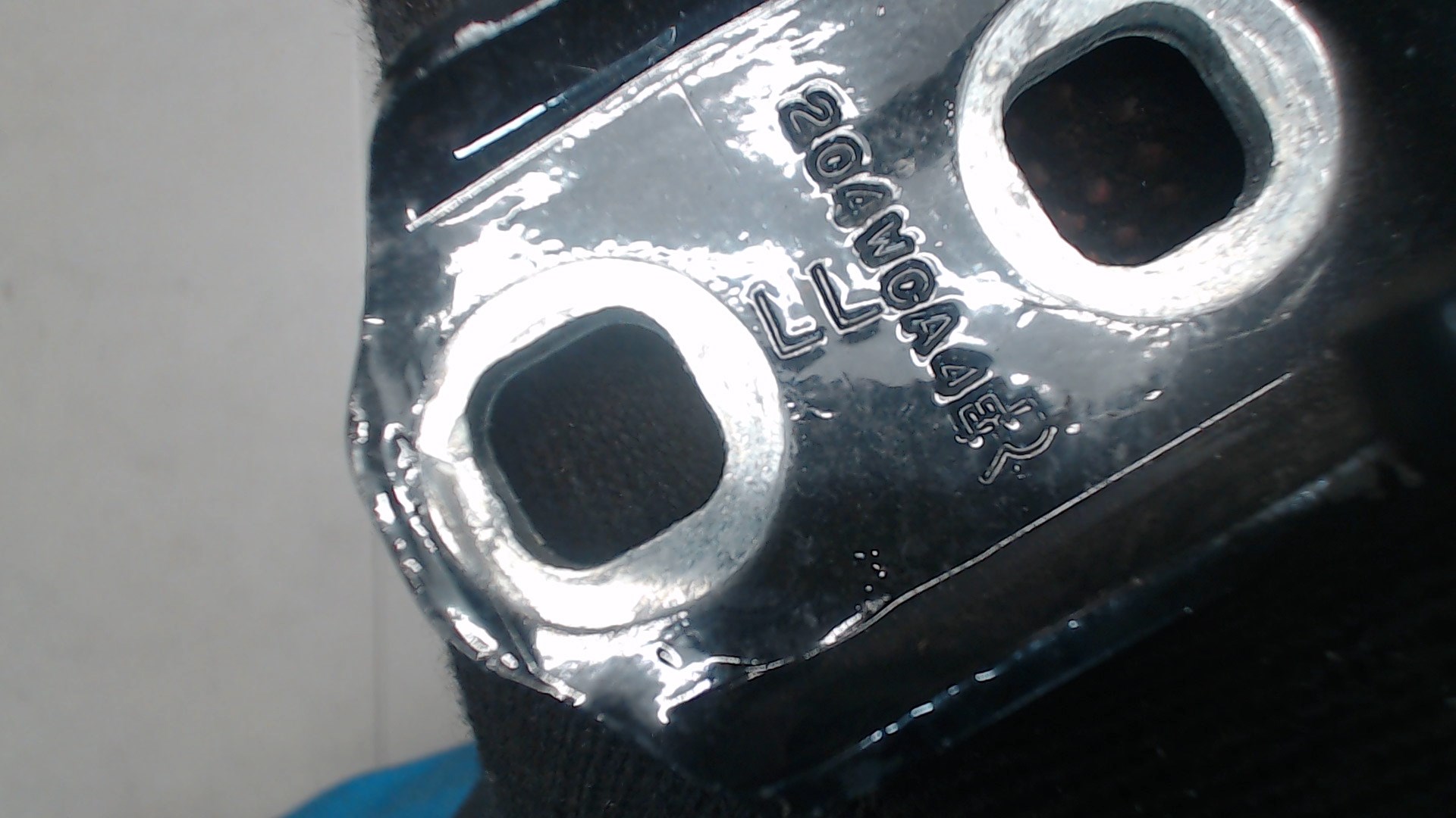 Петля двери задней