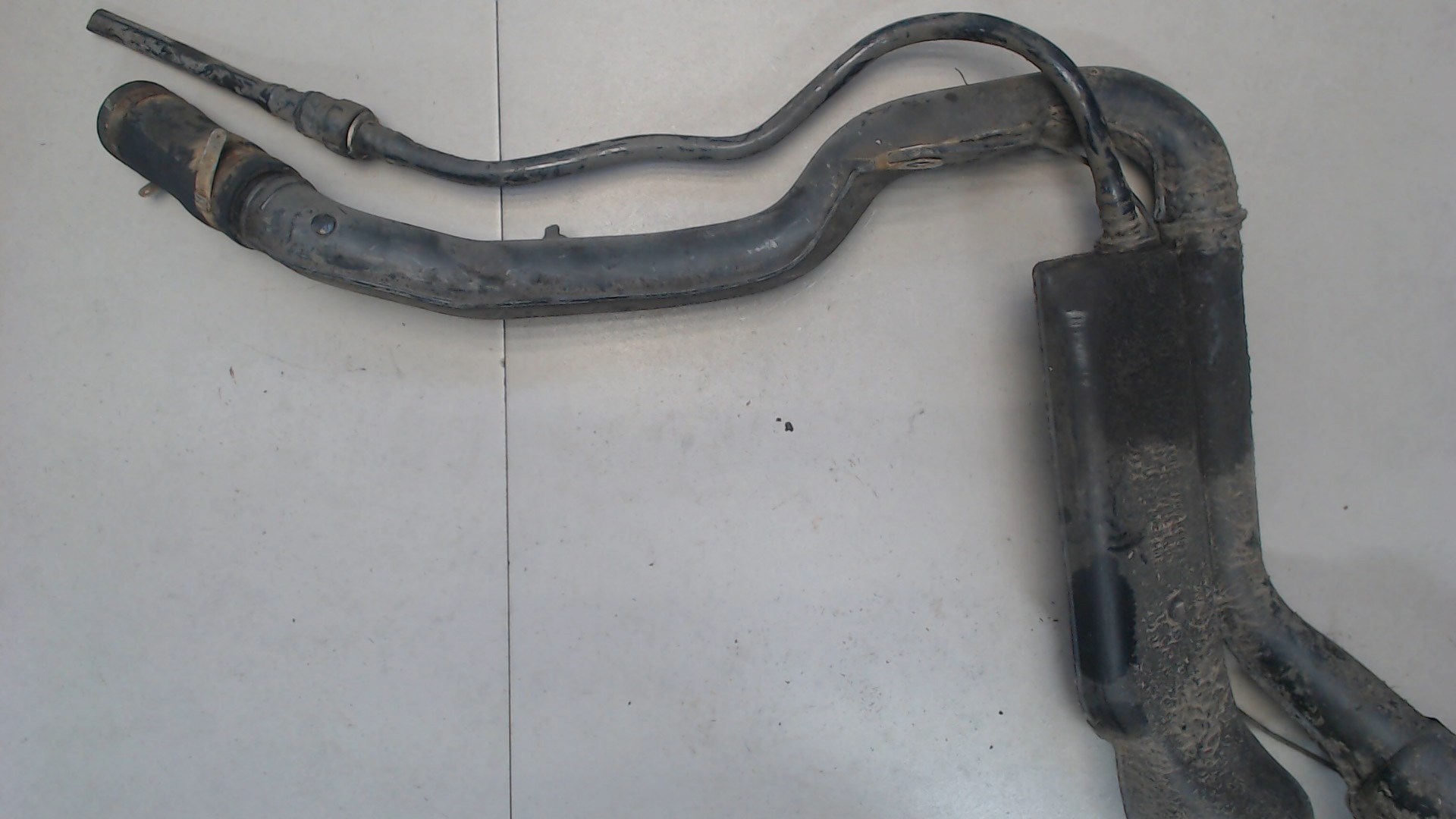 Горловина топливного бака