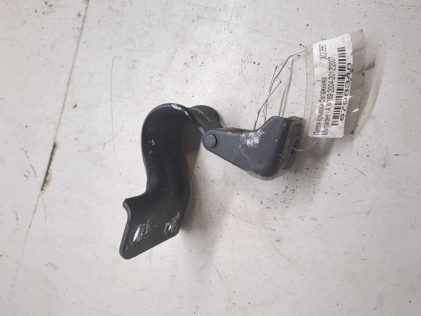 Петля крышки багажника