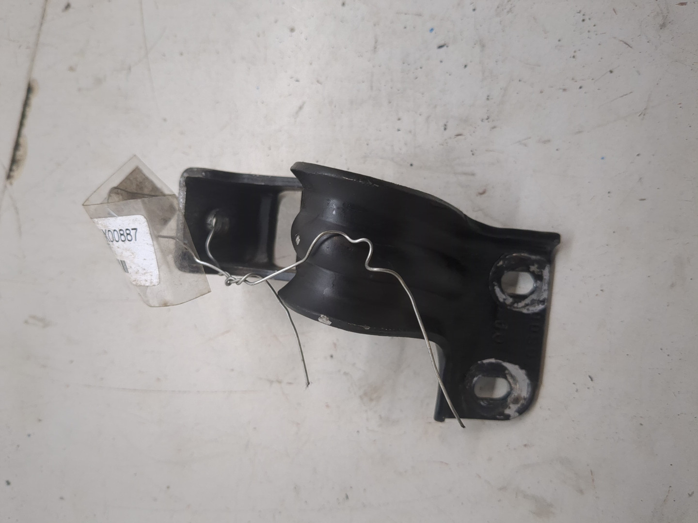 Петля крышки багажника