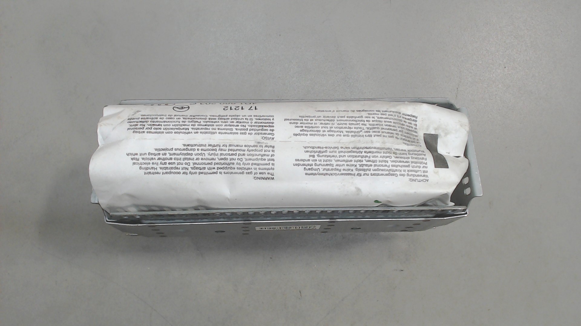 Подушка безопасности пассажирская (в торпедо)