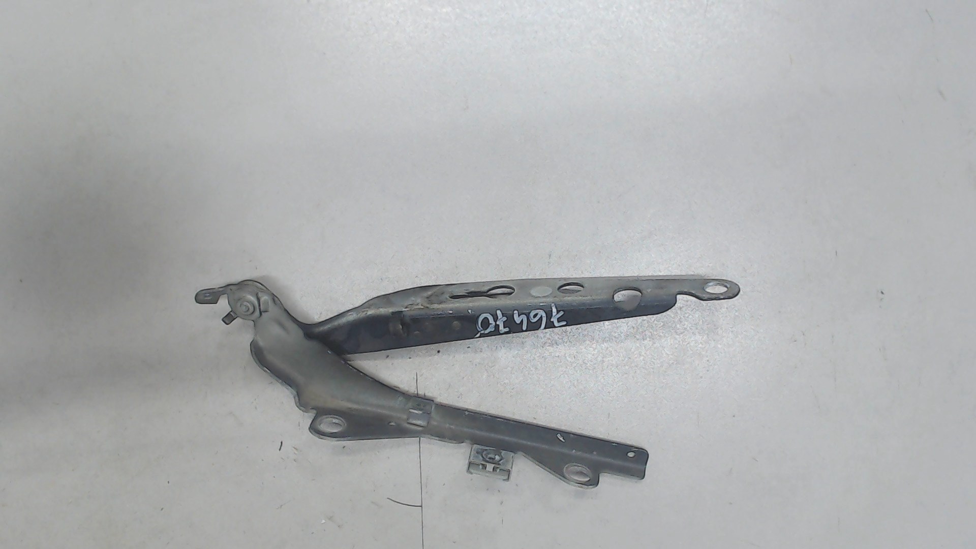 Петля капота правая