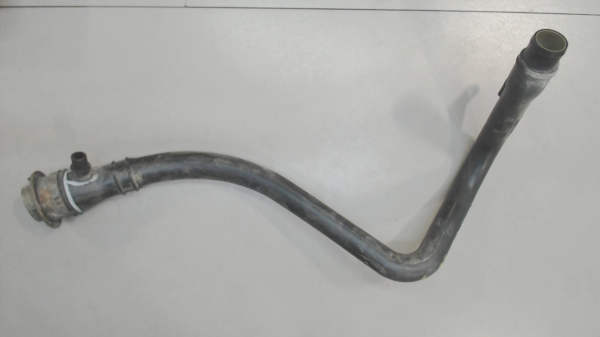 Горловина топливного бака